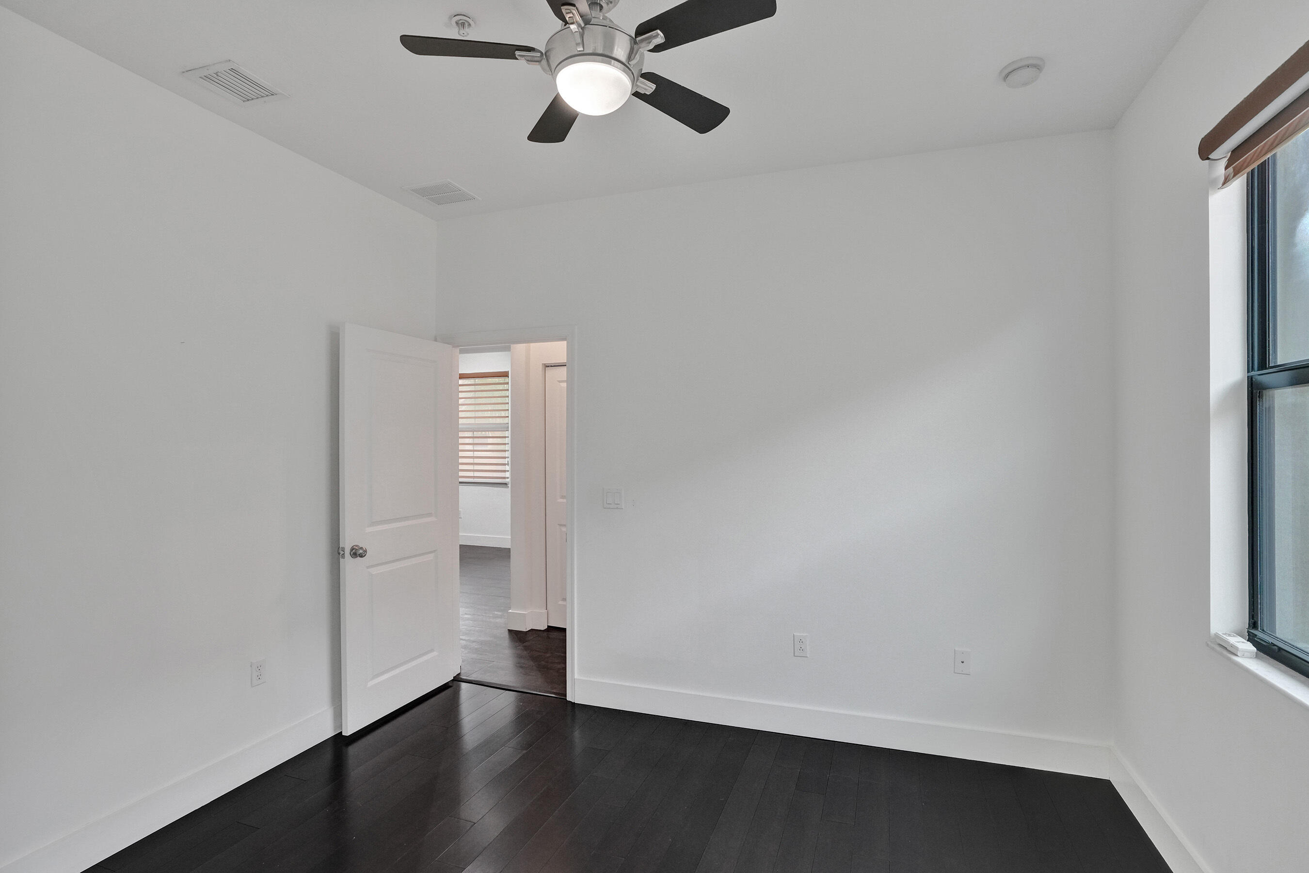 SAWGRASS LAKES - Residential