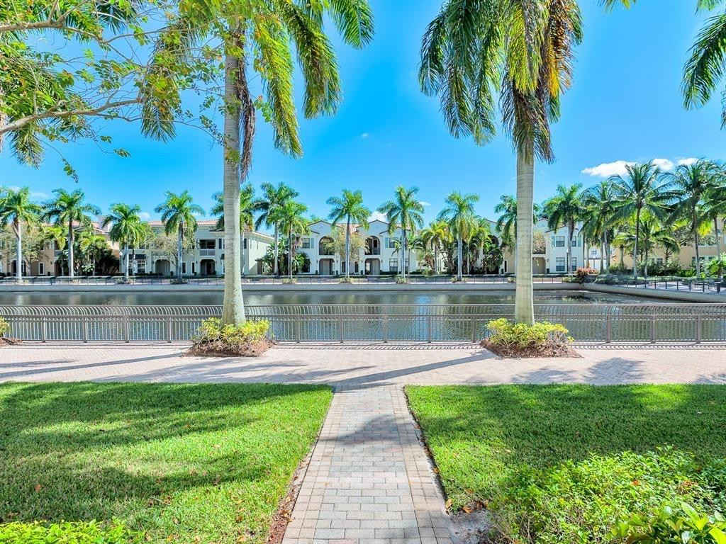 SAWGRASS LAKES - Residential