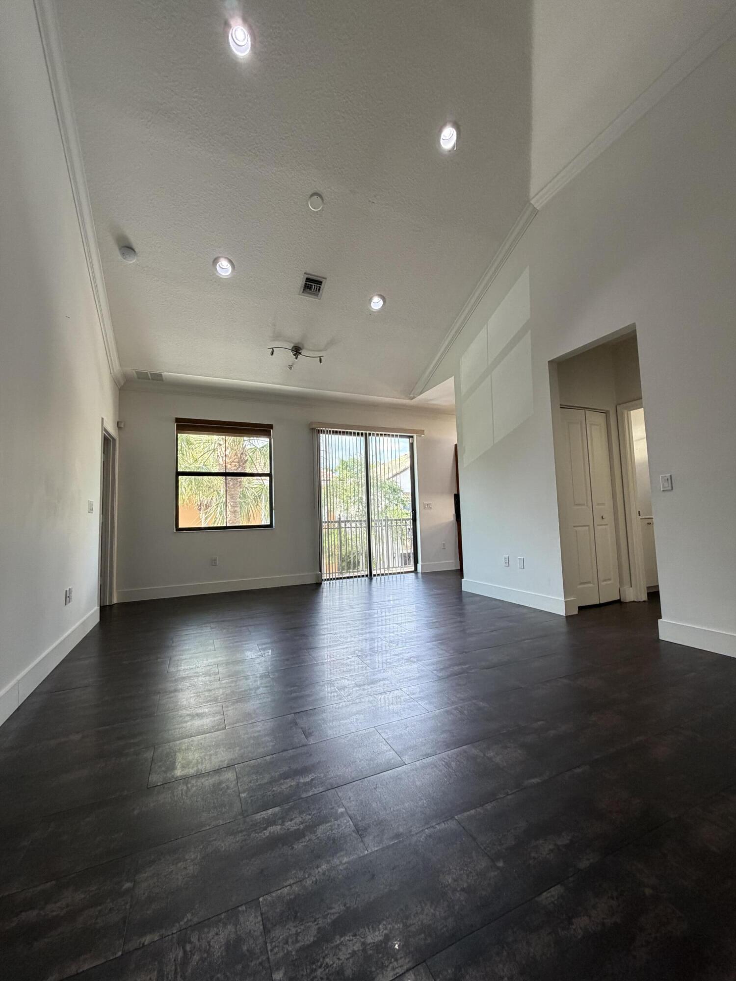 SAWGRASS LAKES - Residential