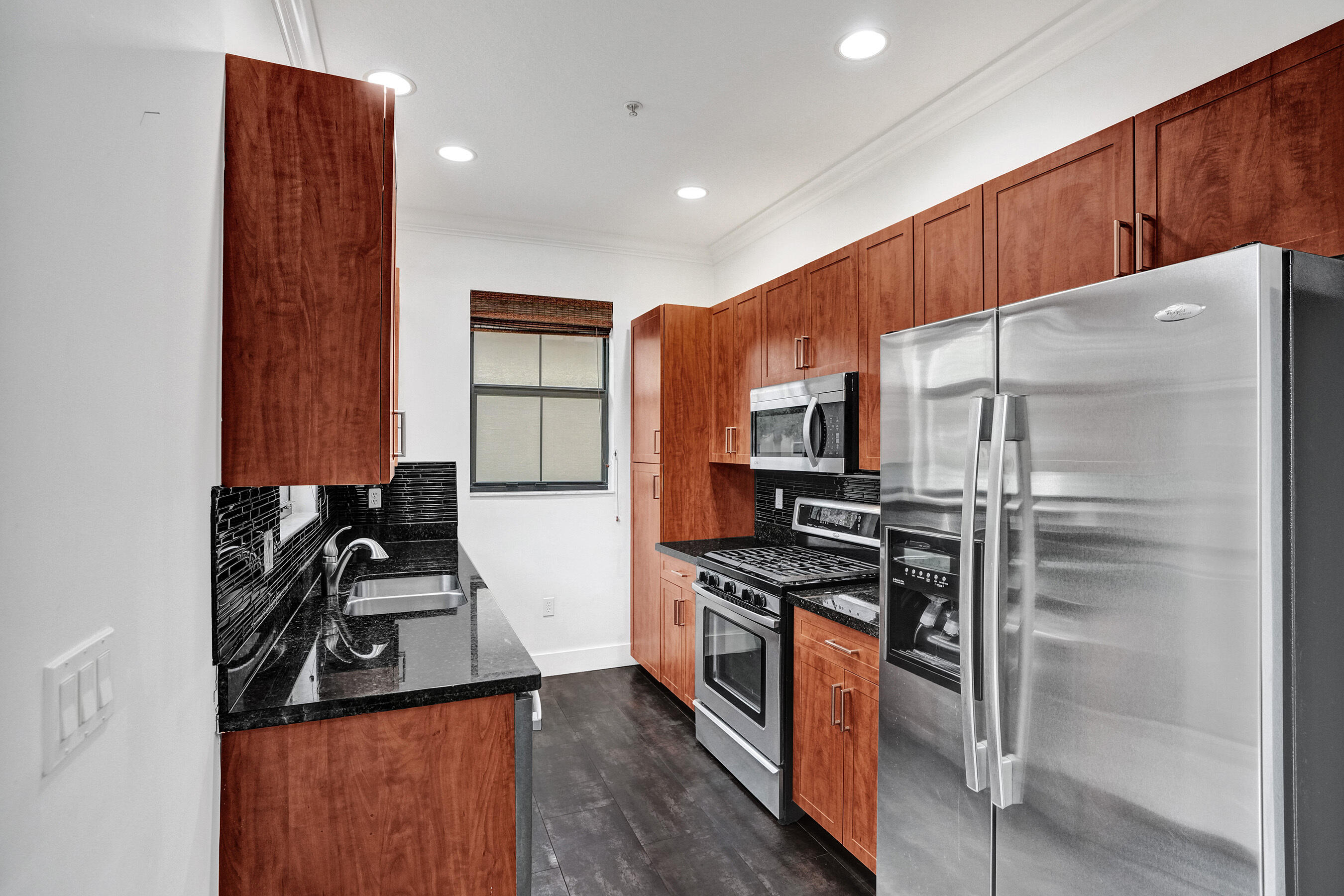 SAWGRASS LAKES - Residential