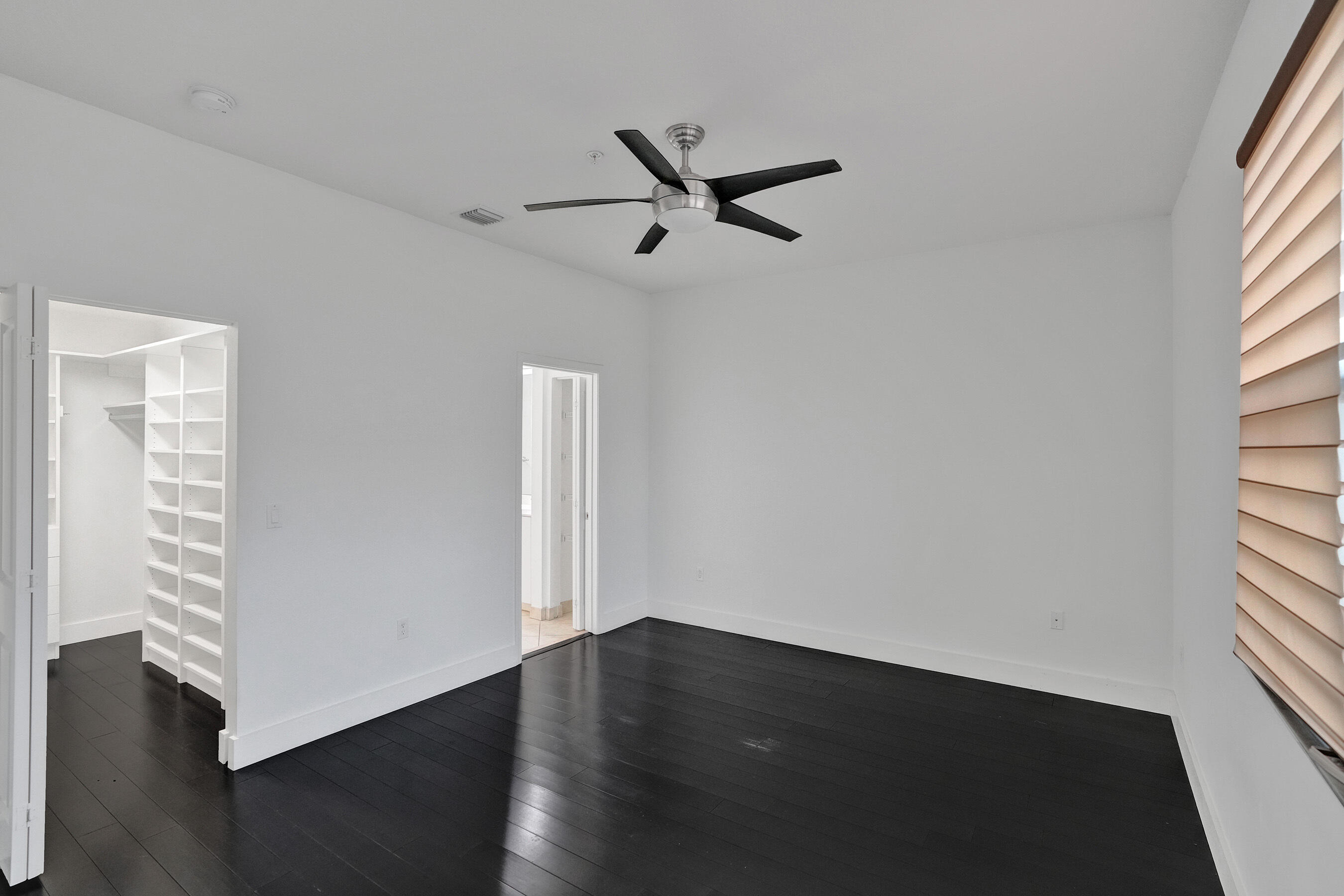 SAWGRASS LAKES - Residential