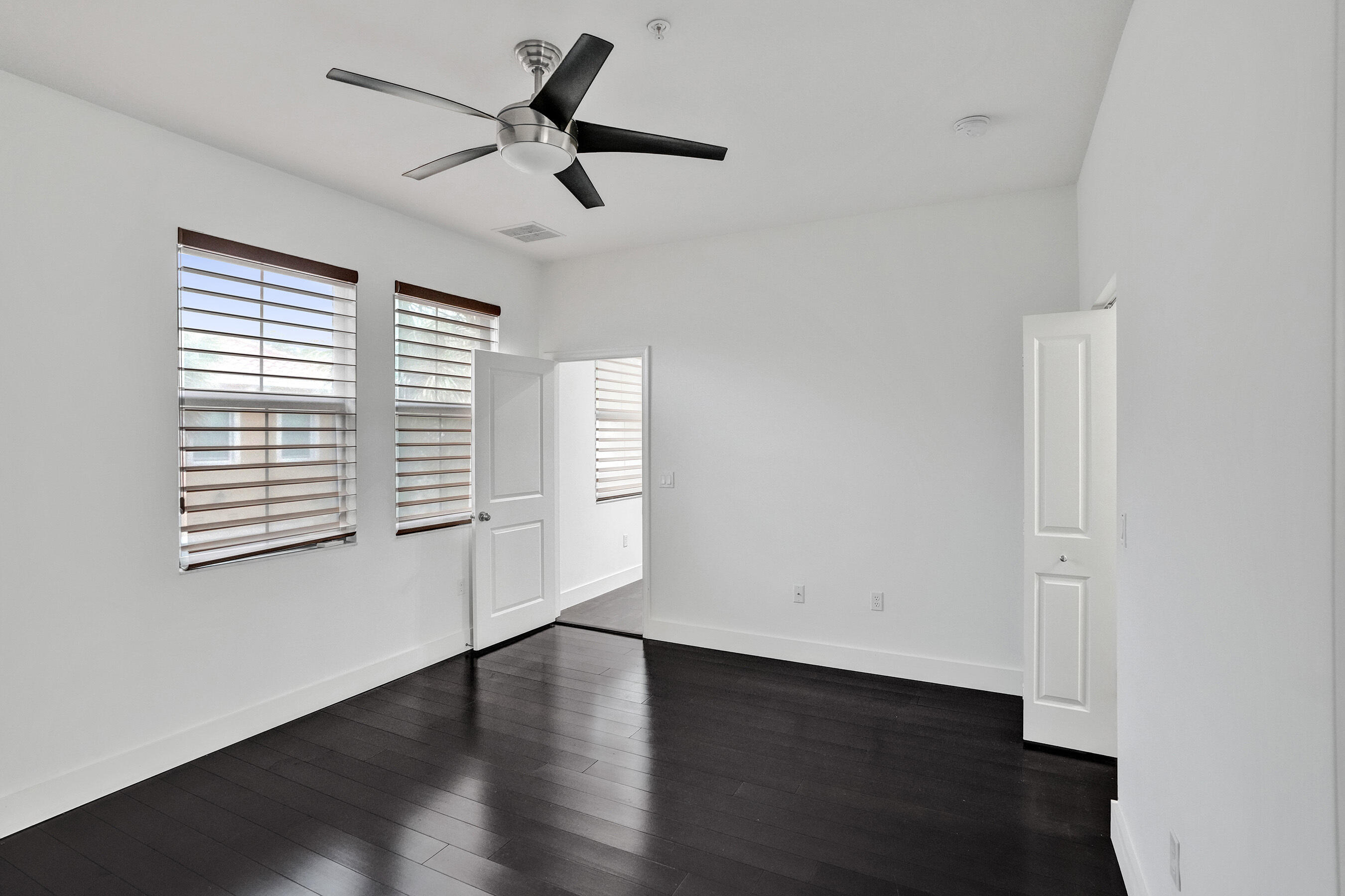 SAWGRASS LAKES - Residential