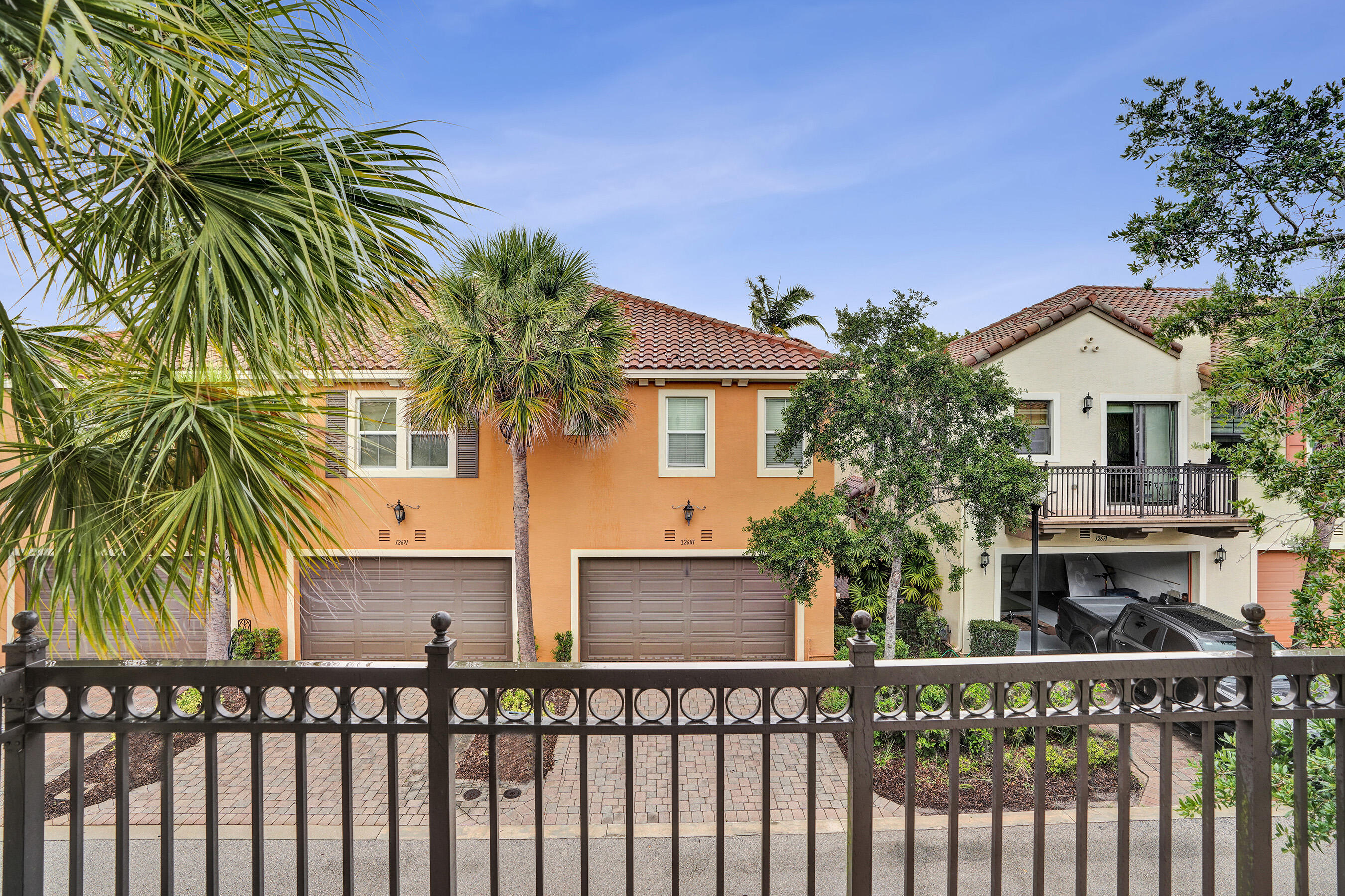 SAWGRASS LAKES - Residential