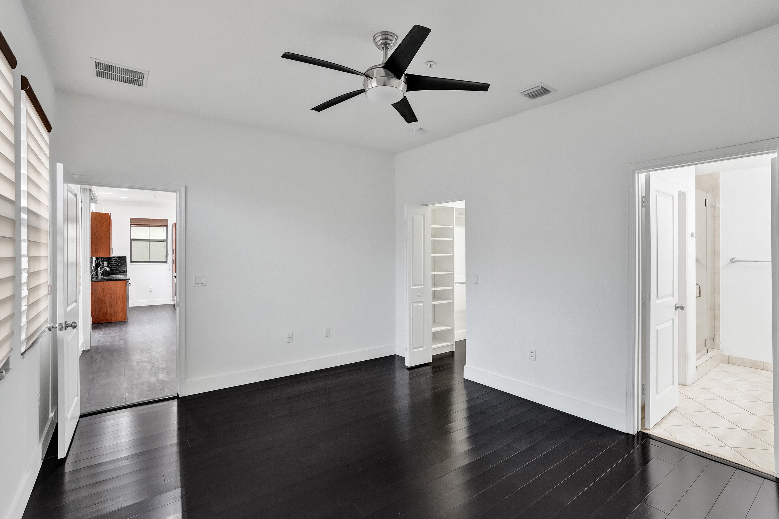 SAWGRASS LAKES - Residential