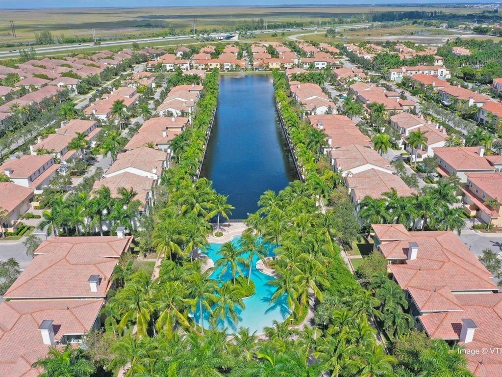 SAWGRASS LAKES - Residential