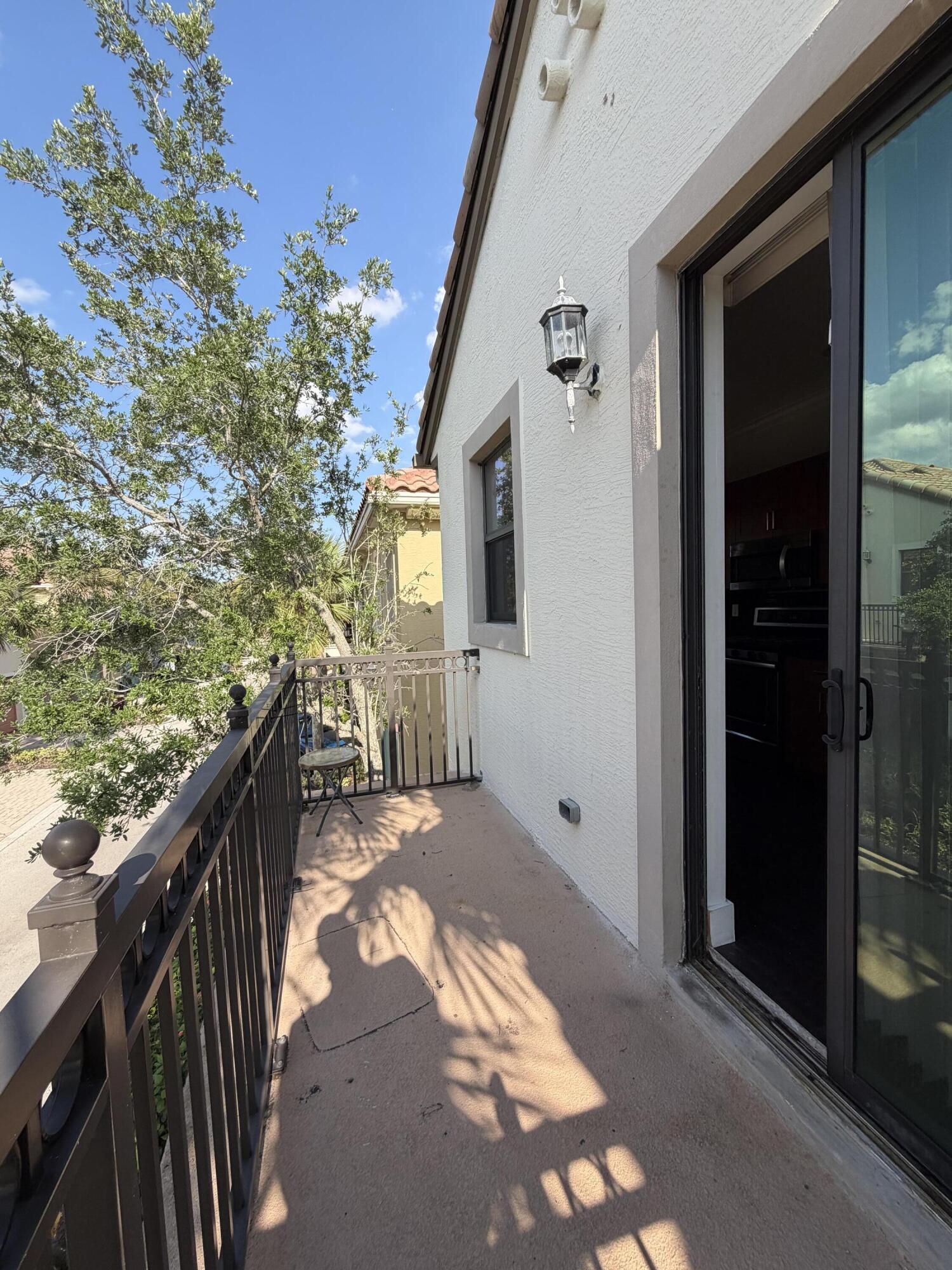 SAWGRASS LAKES - Residential