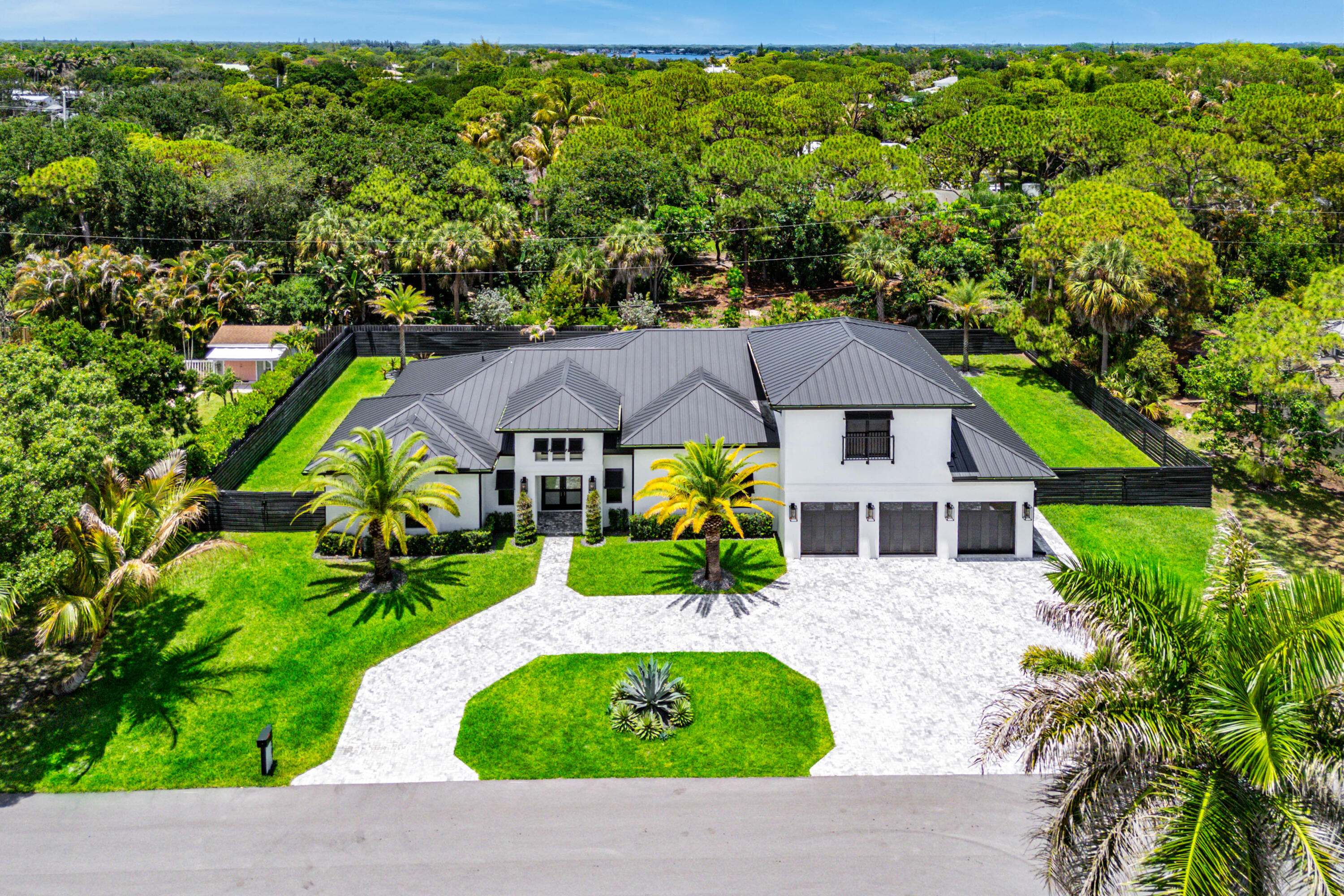LOXAHATCHEE GARDENS IN - Residential