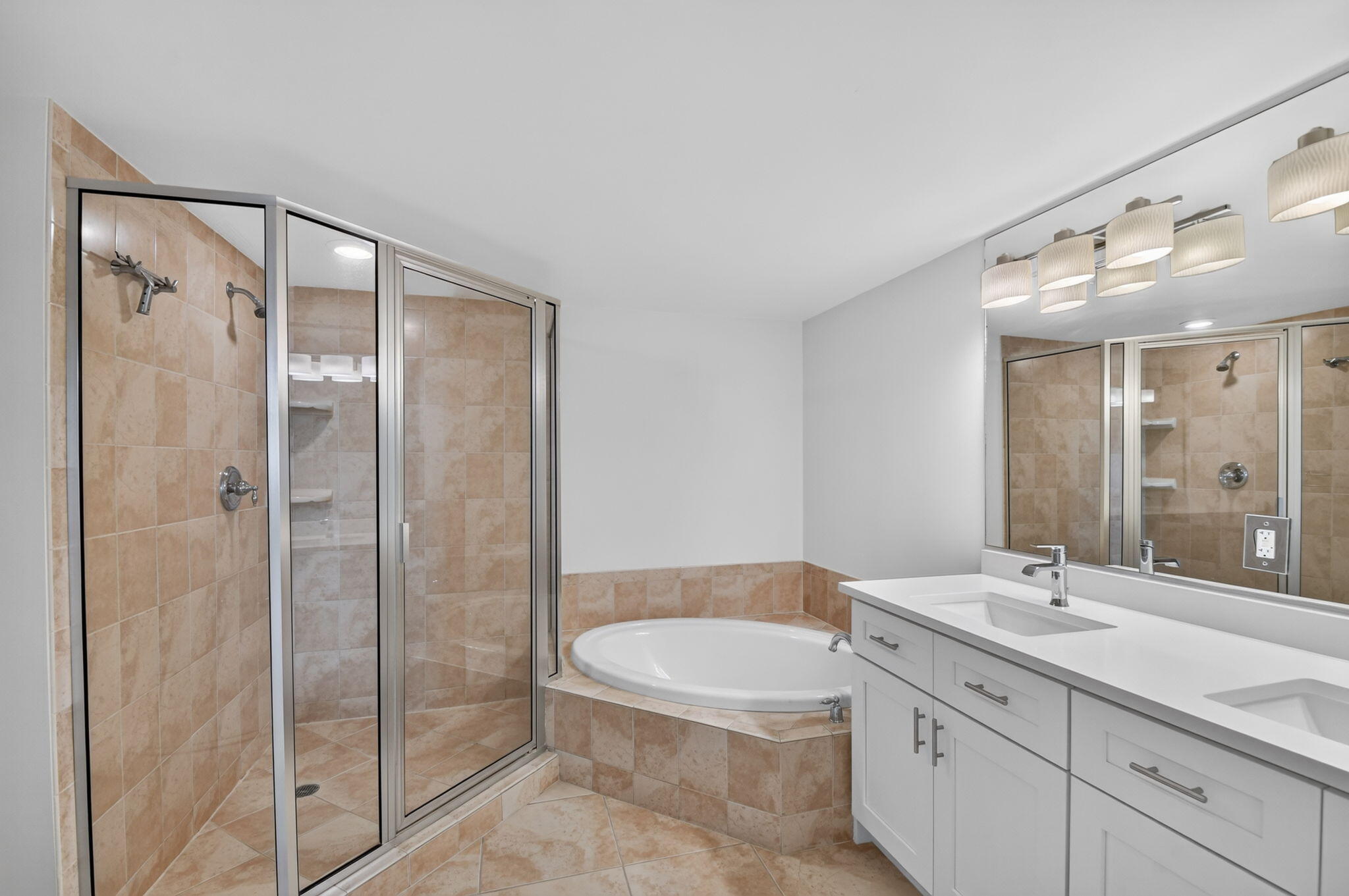 METROPOLITAN CONDO - Residential