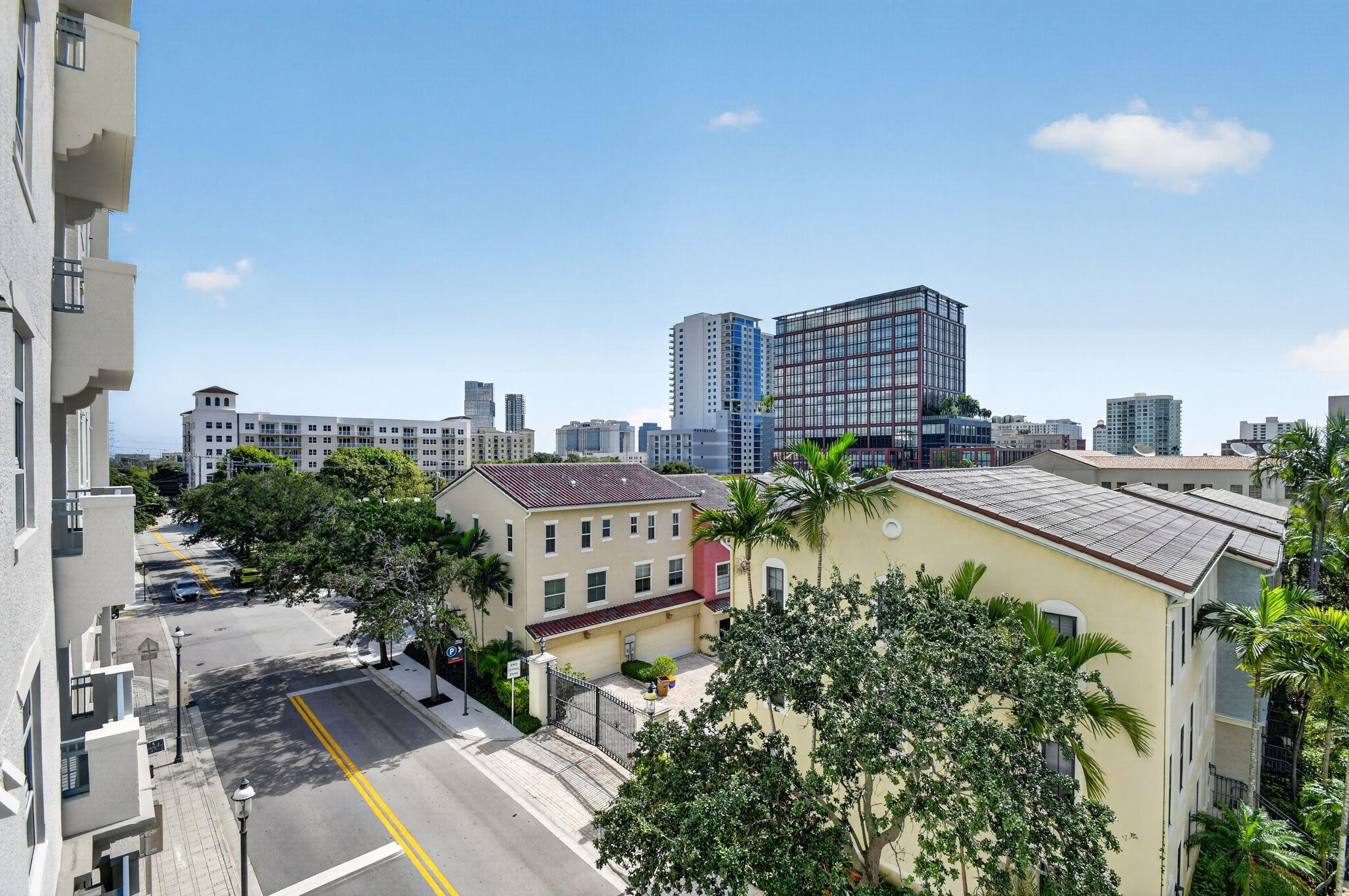 METROPOLITAN CONDO - Residential