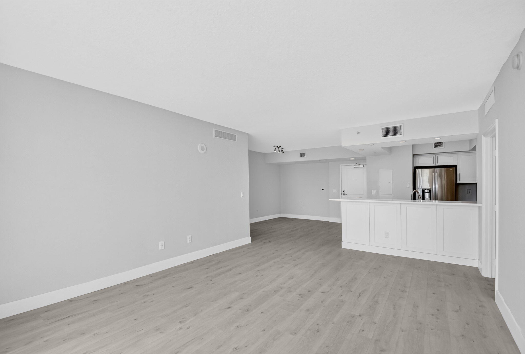 METROPOLITAN CONDO - Residential