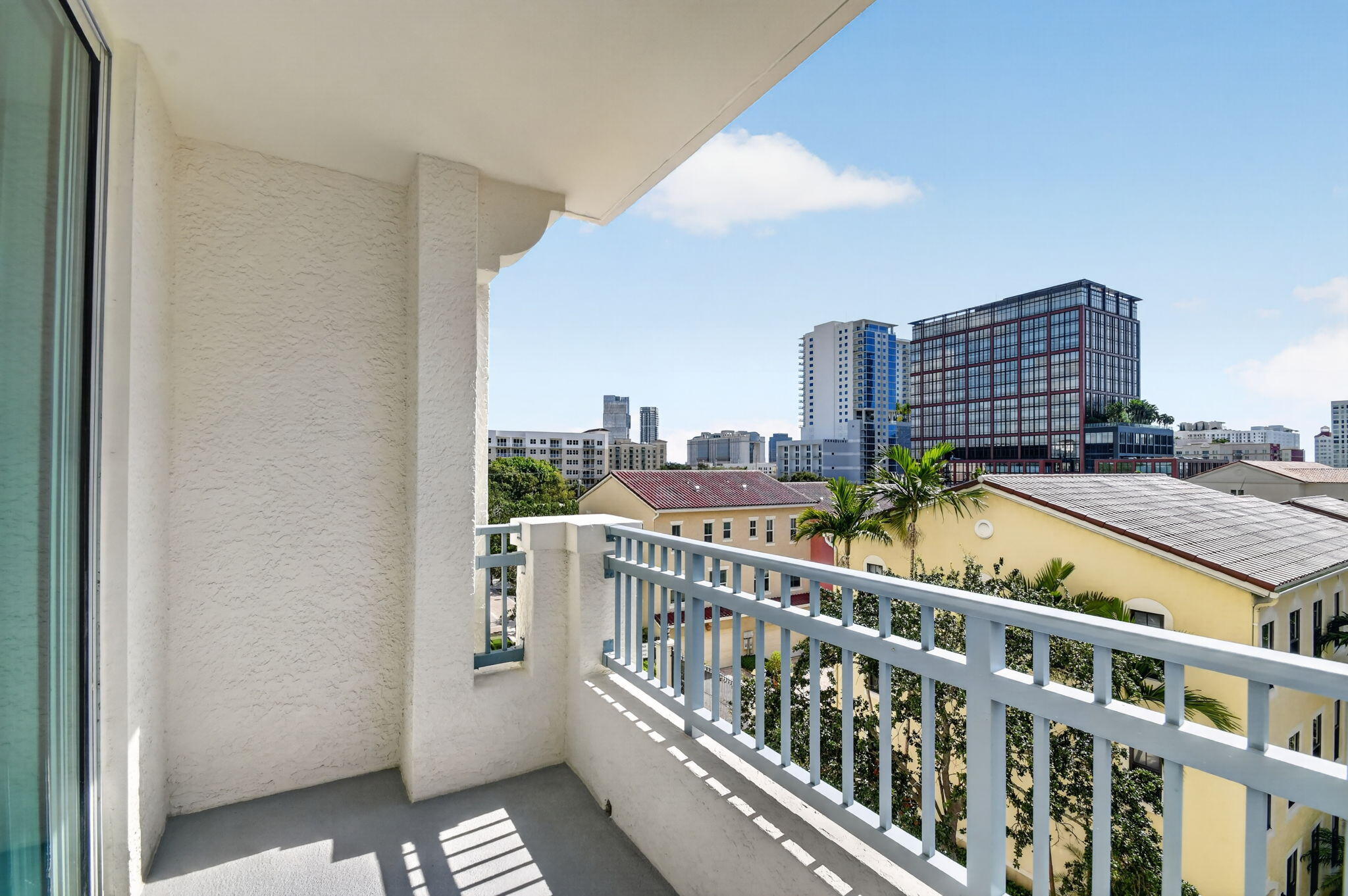 METROPOLITAN CONDO - Residential