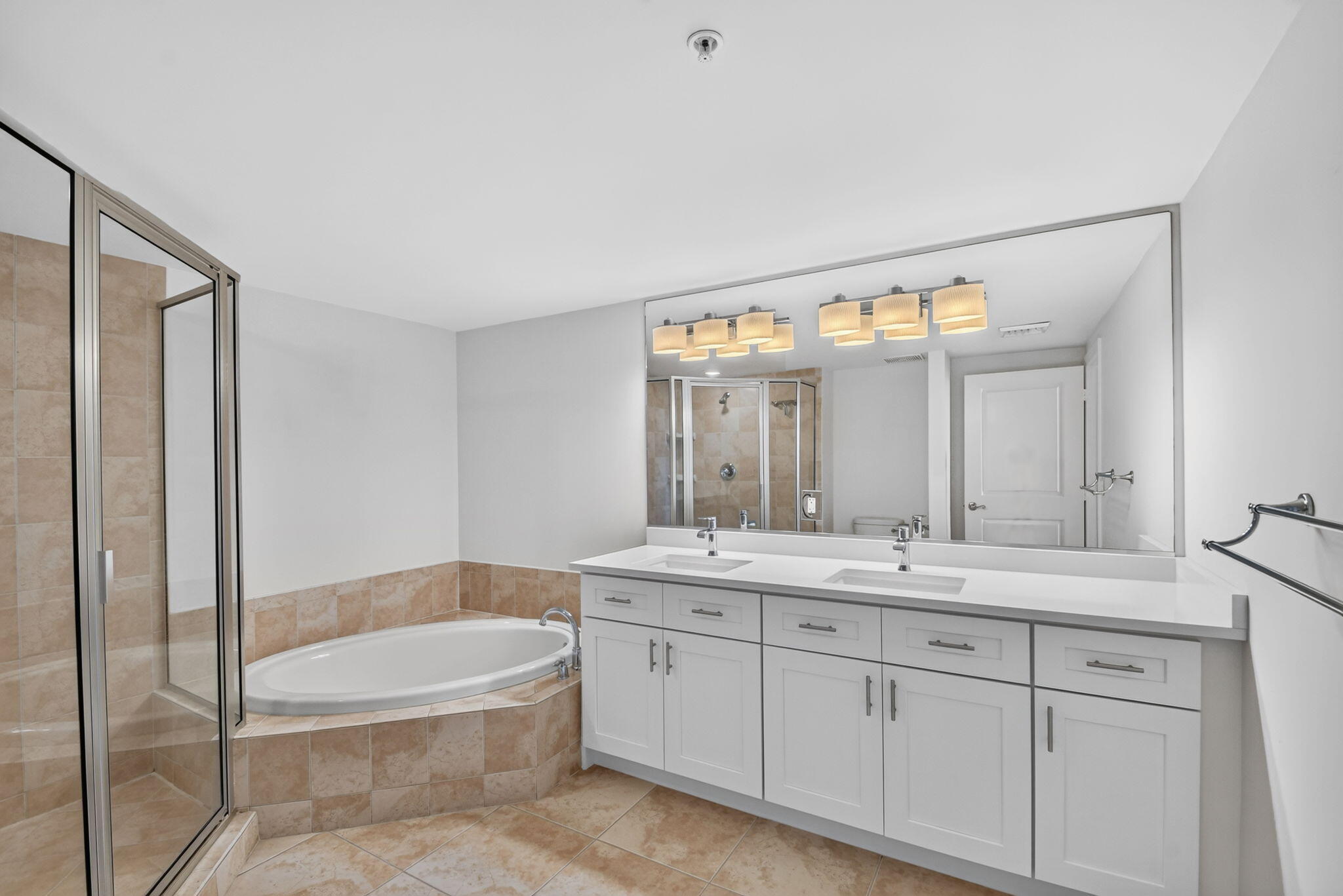 METROPOLITAN CONDO - Residential