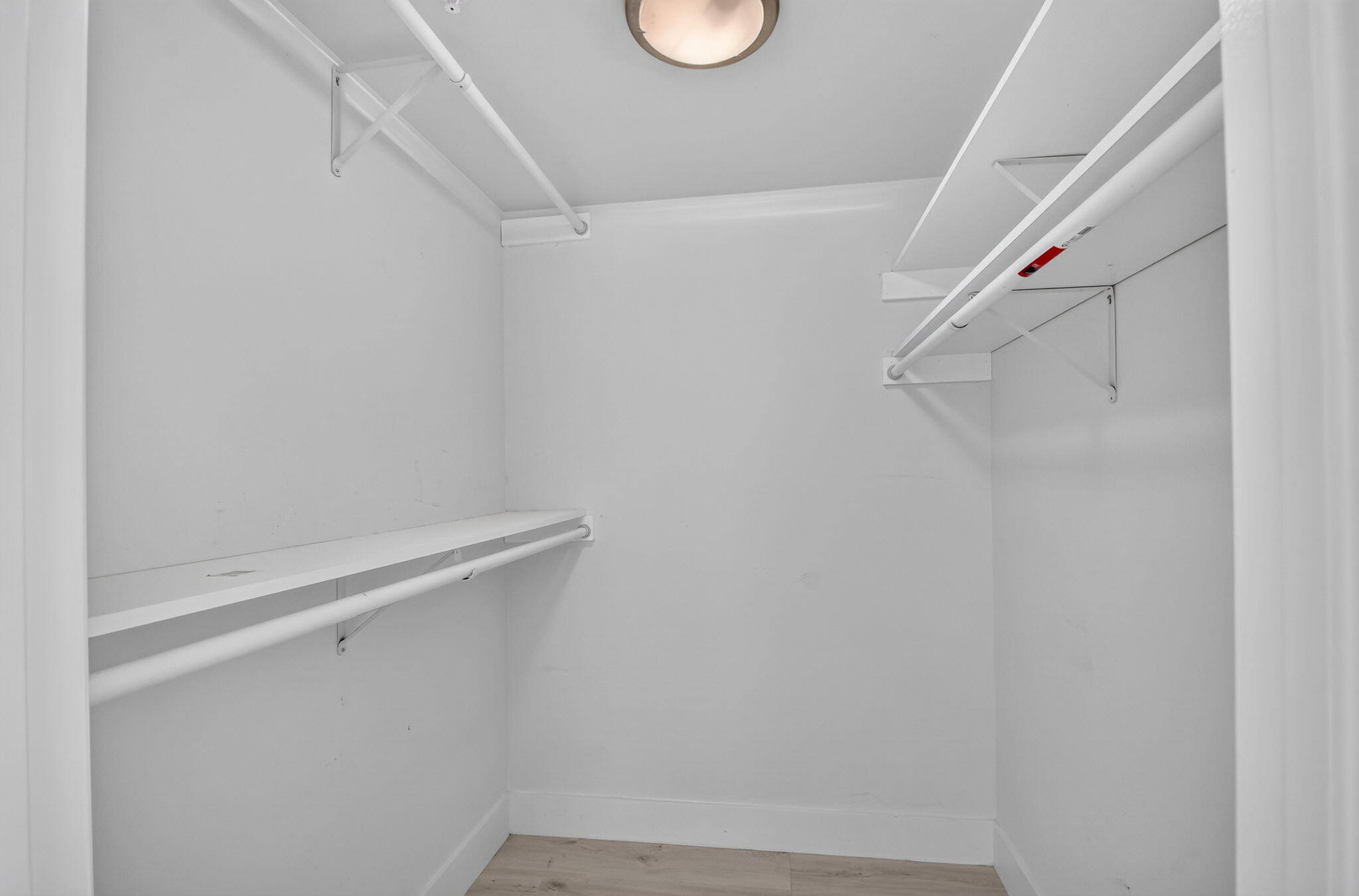 METROPOLITAN CONDO - Residential