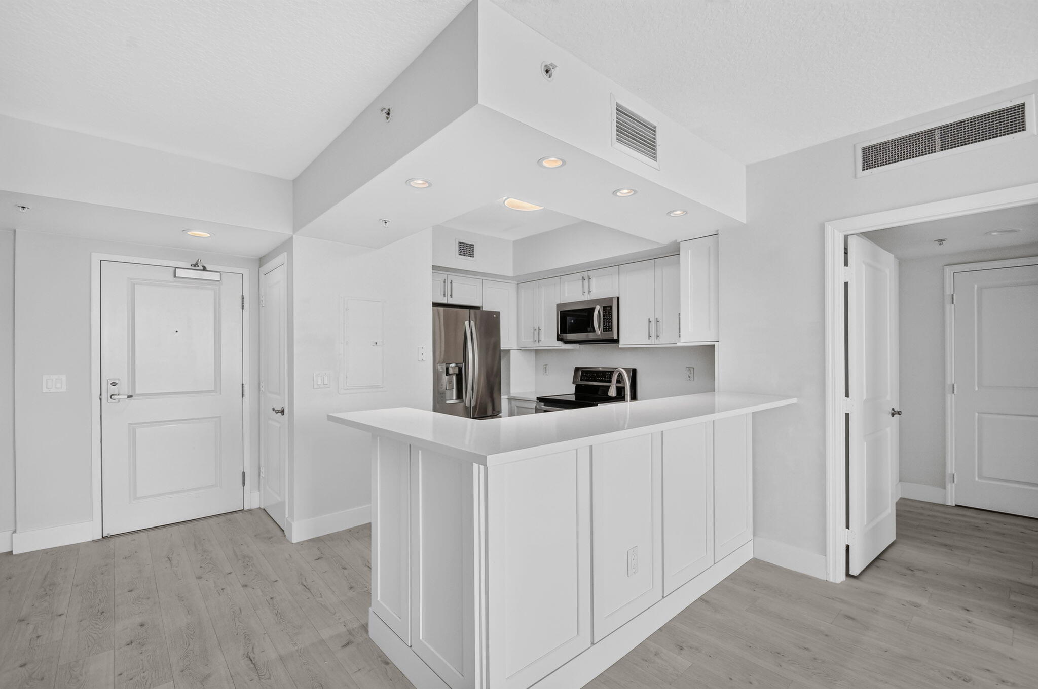METROPOLITAN CONDO - Residential