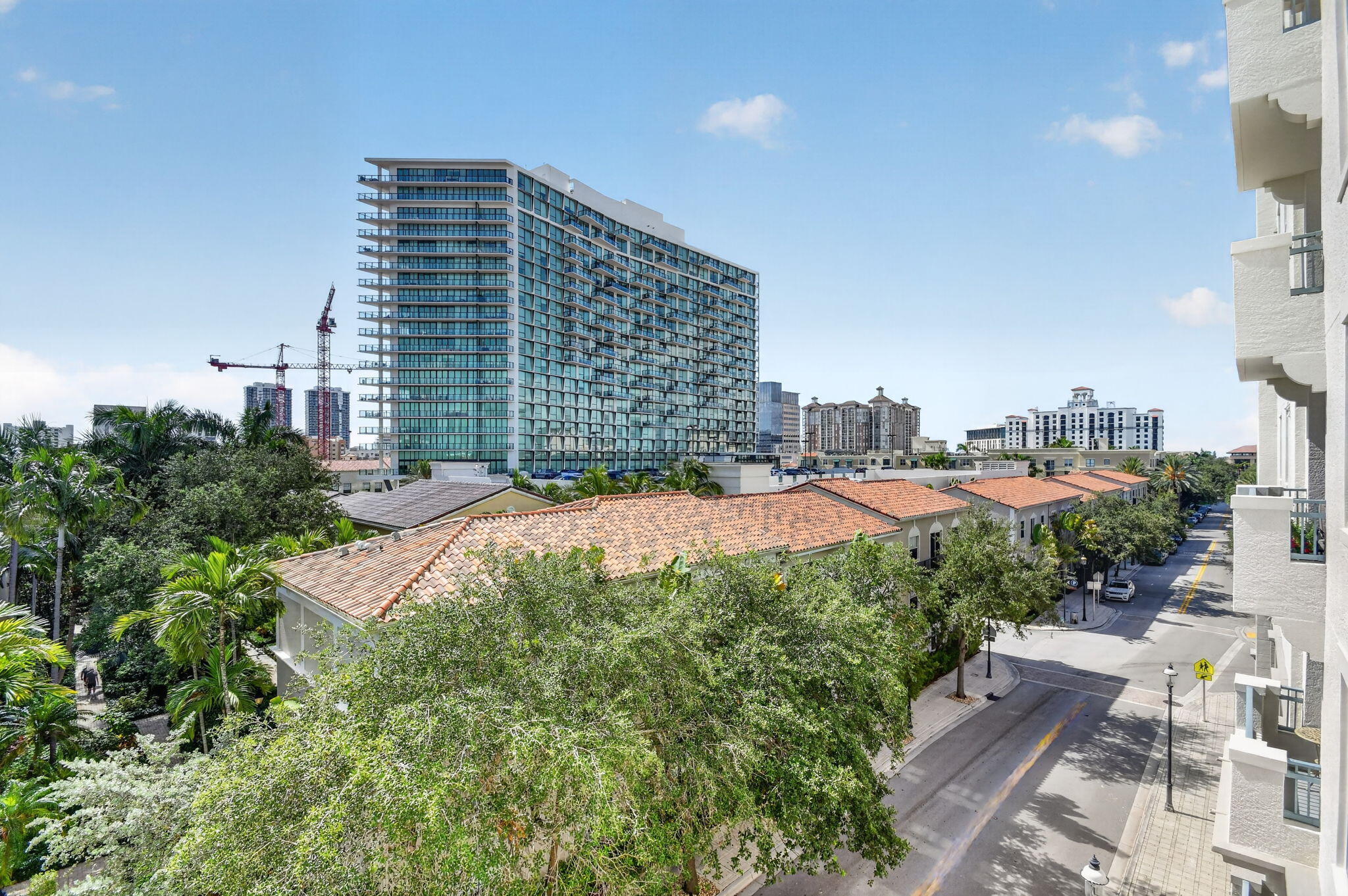 METROPOLITAN CONDO - Residential