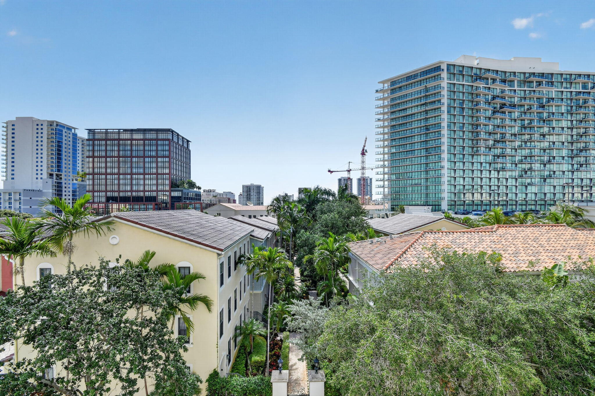 METROPOLITAN CONDO - Residential