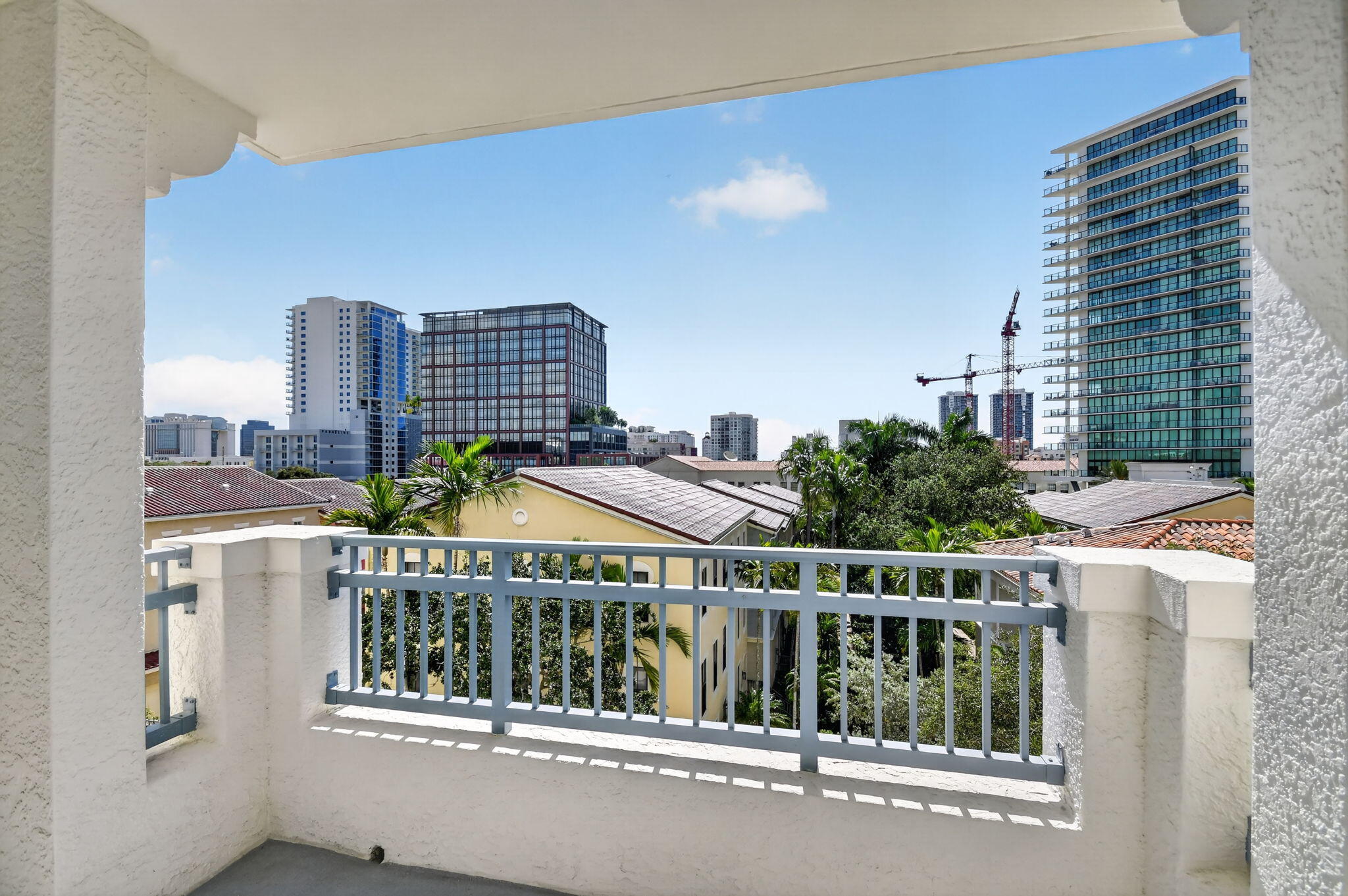 METROPOLITAN CONDO - Residential