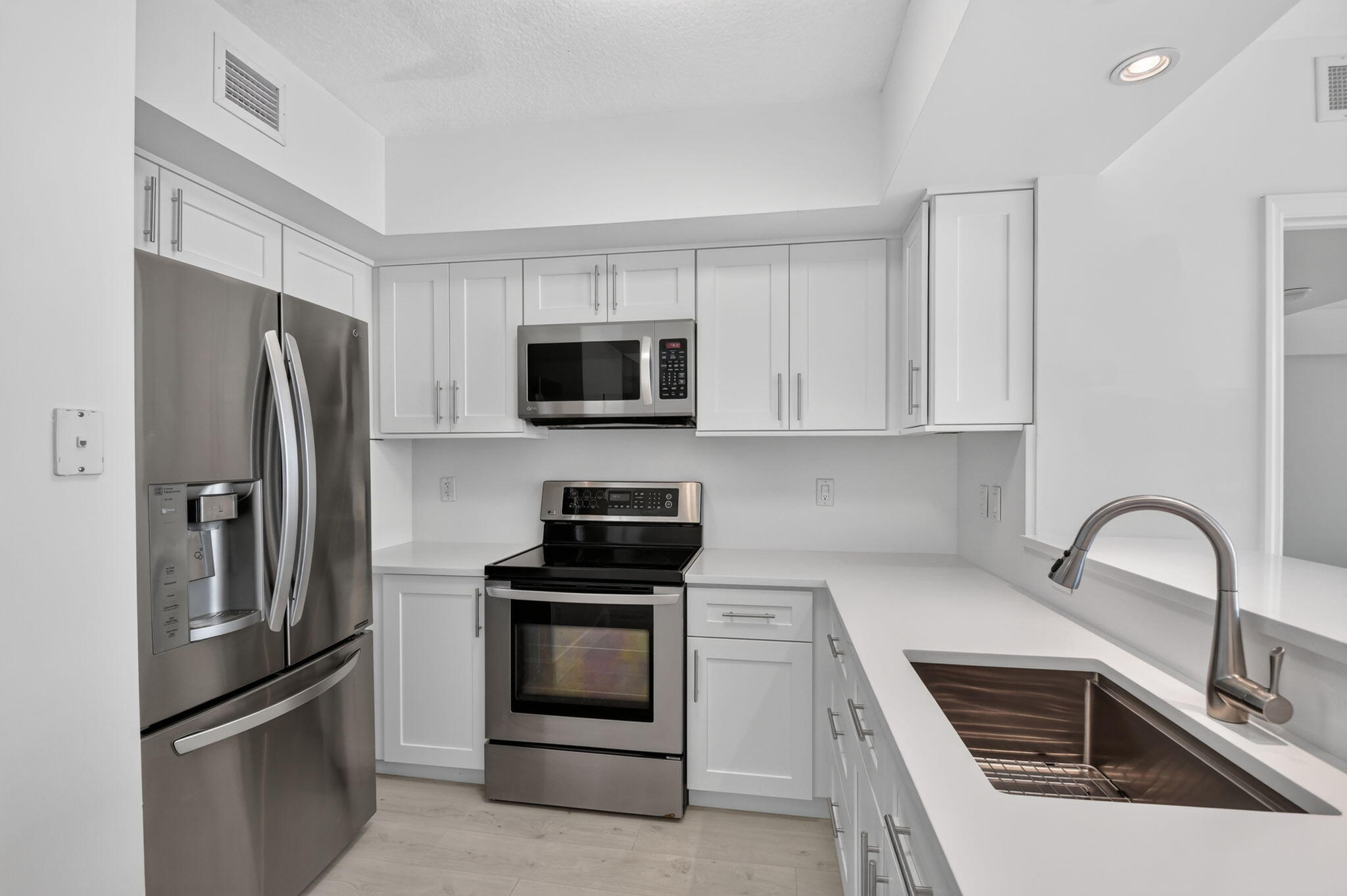 METROPOLITAN CONDO - Residential