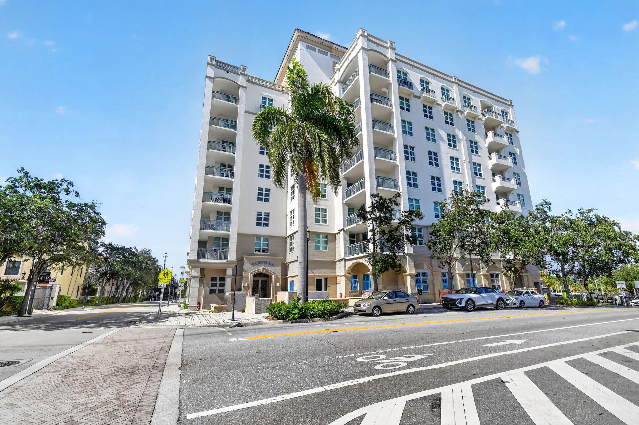 METROPOLITAN CONDO - Residential