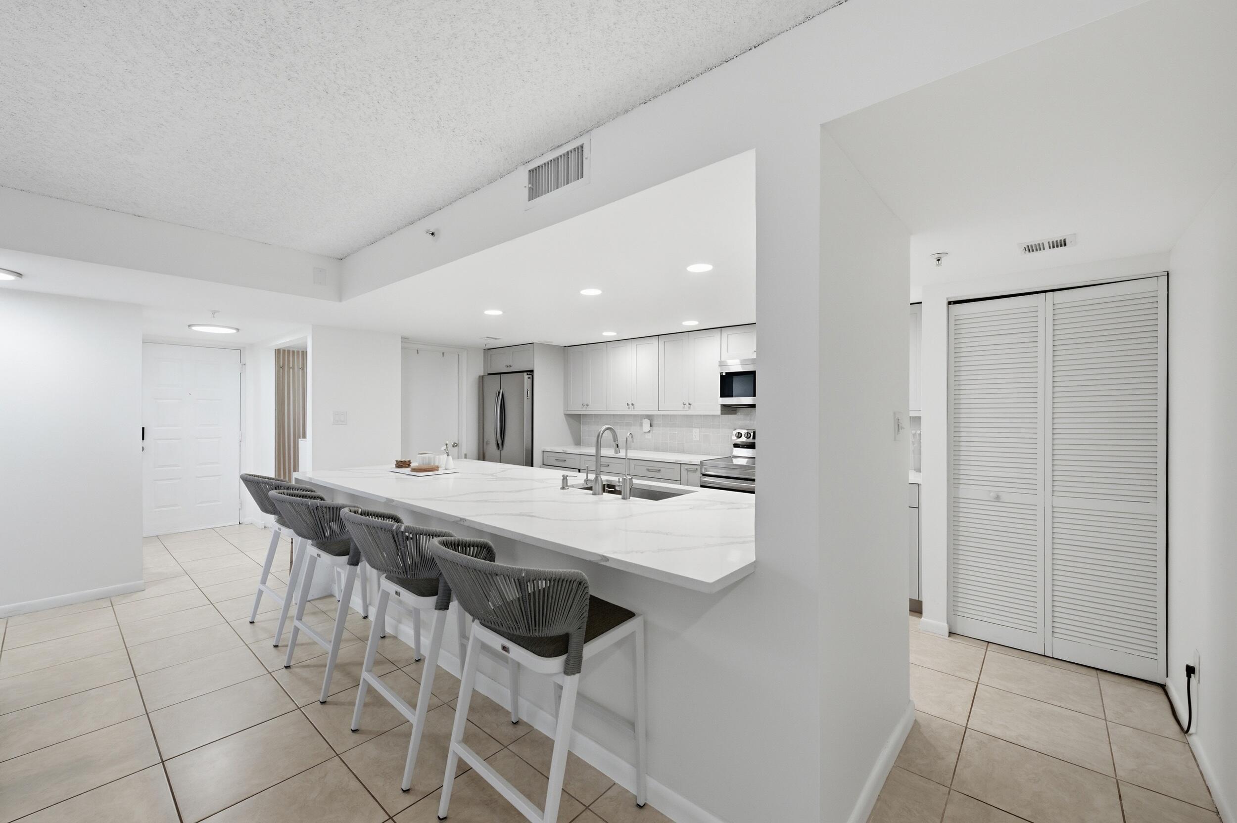 LAKESIDE CONDO - Residential