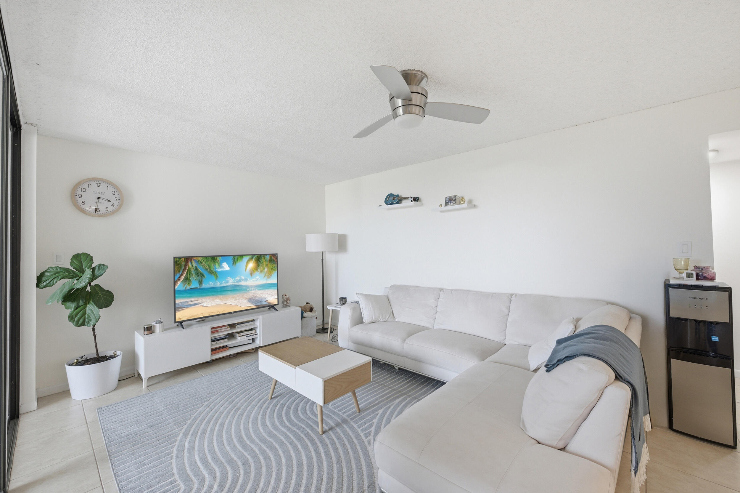 LAKESIDE CONDO - Residential