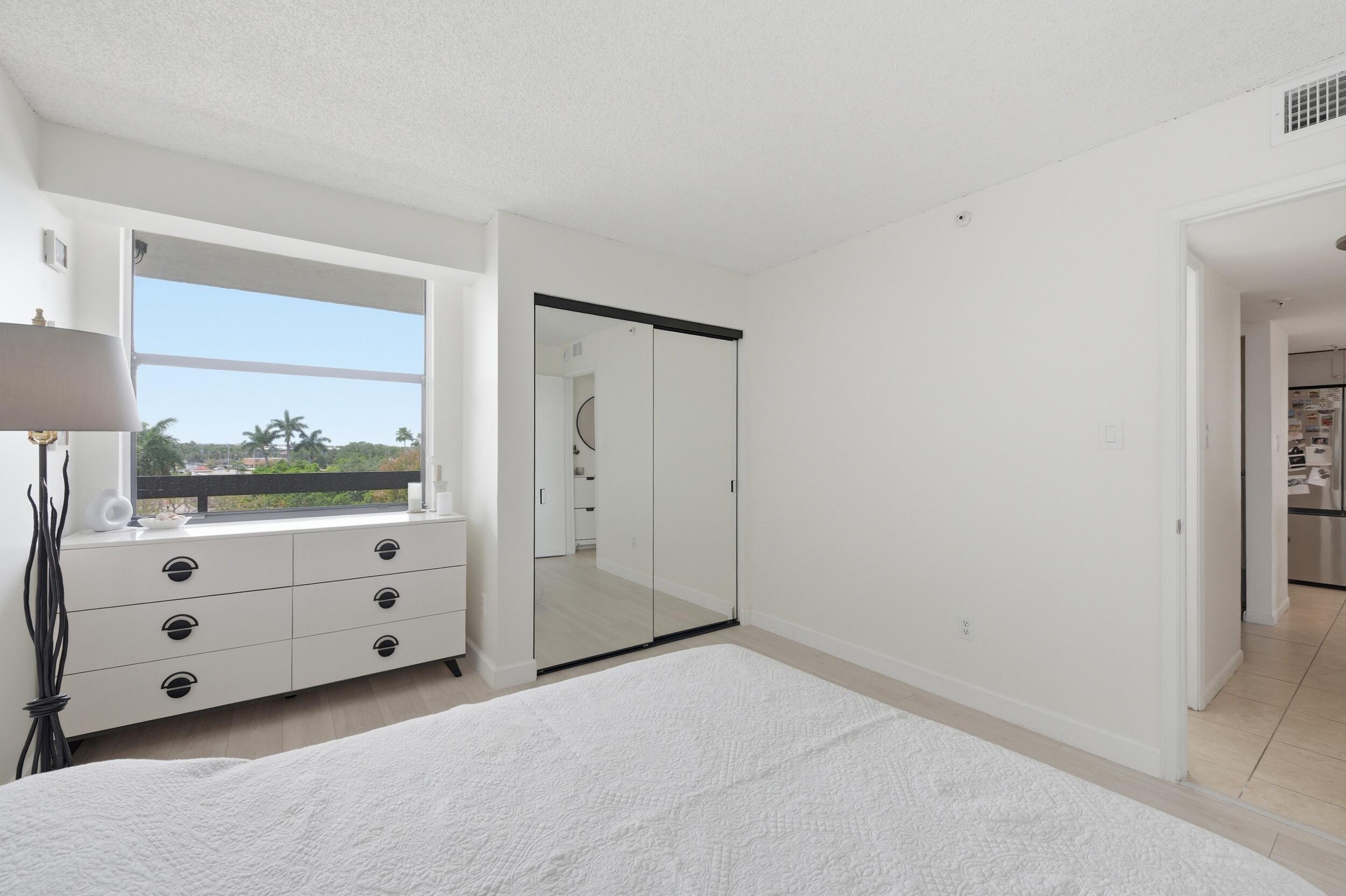LAKESIDE CONDO - Residential