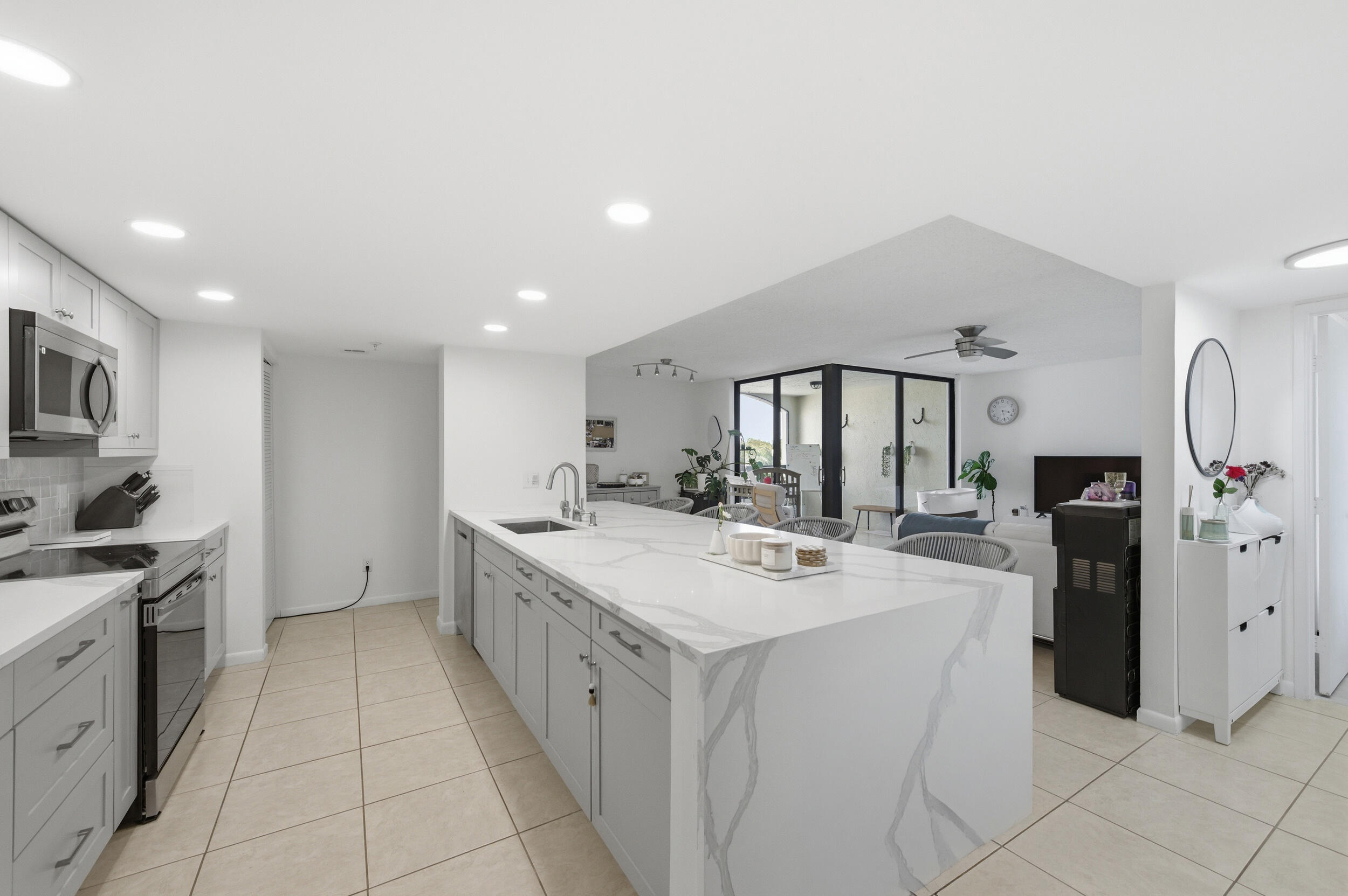 LAKESIDE CONDO - Residential