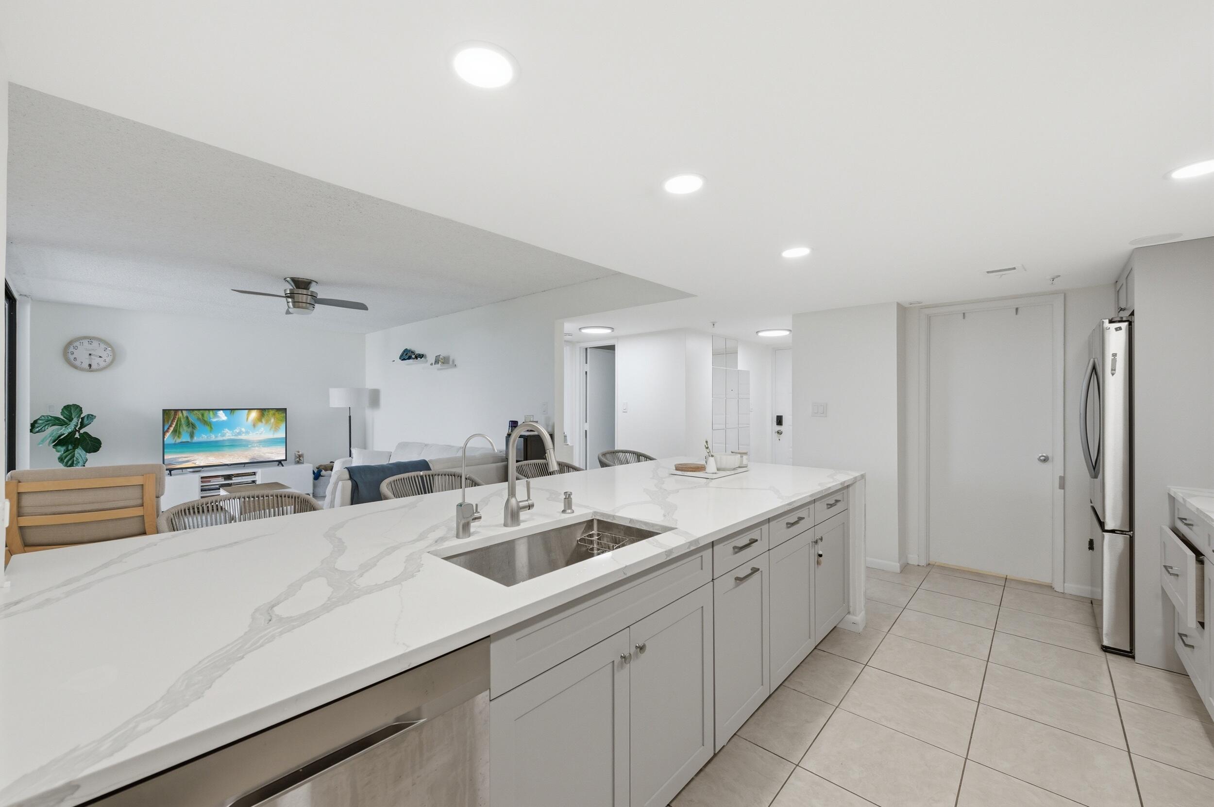 LAKESIDE CONDO - Residential