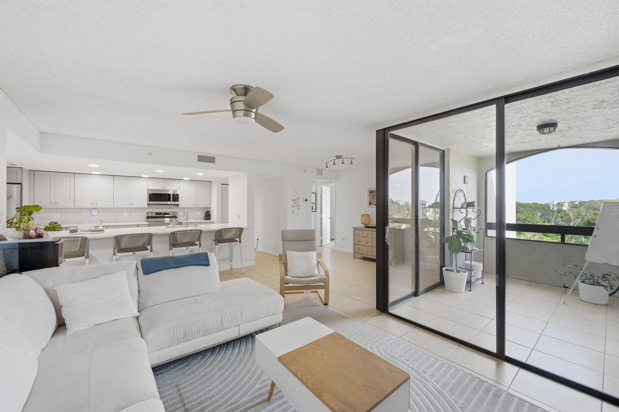 LAKESIDE CONDO - Residential