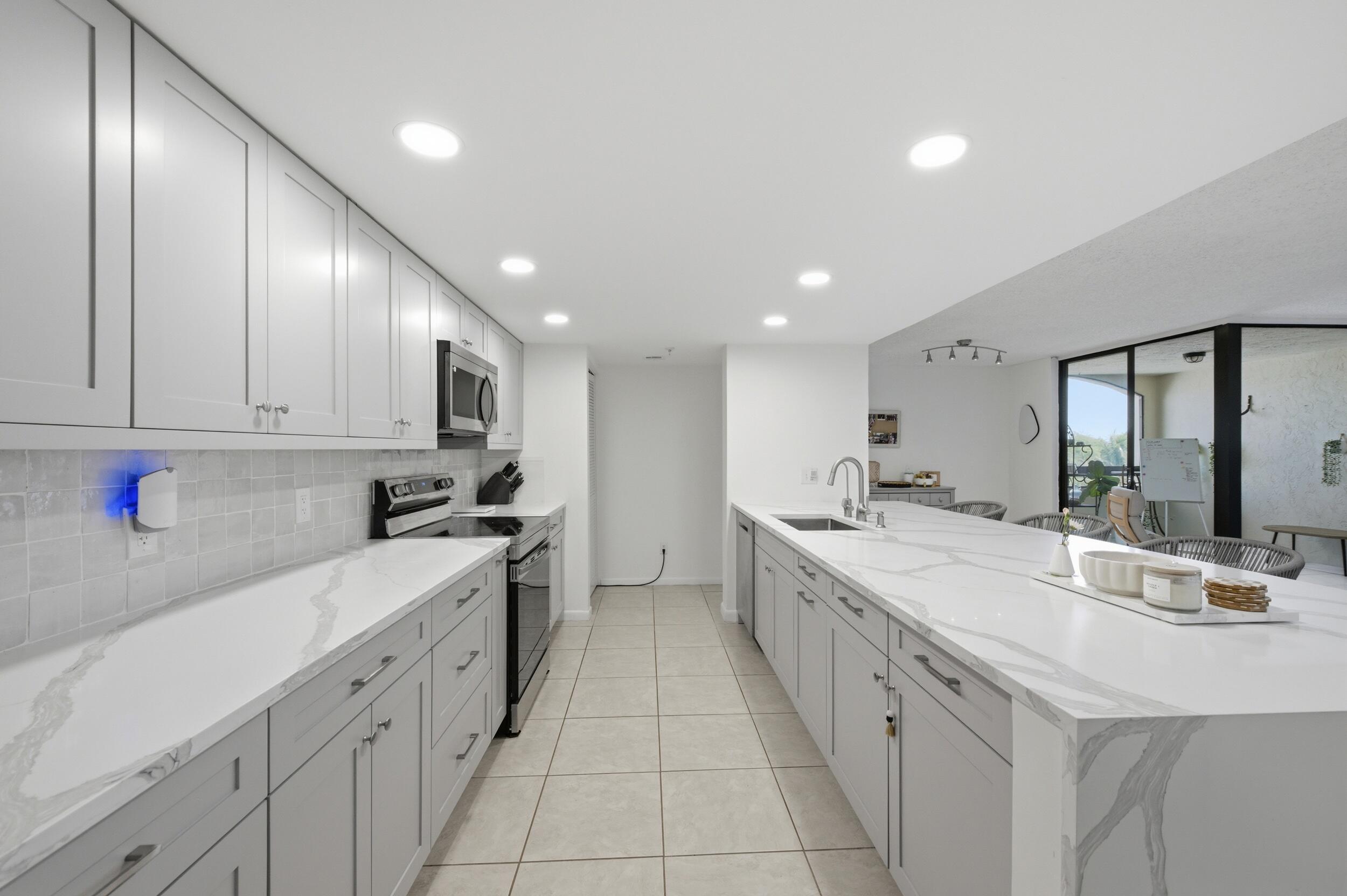 LAKESIDE CONDO - Residential
