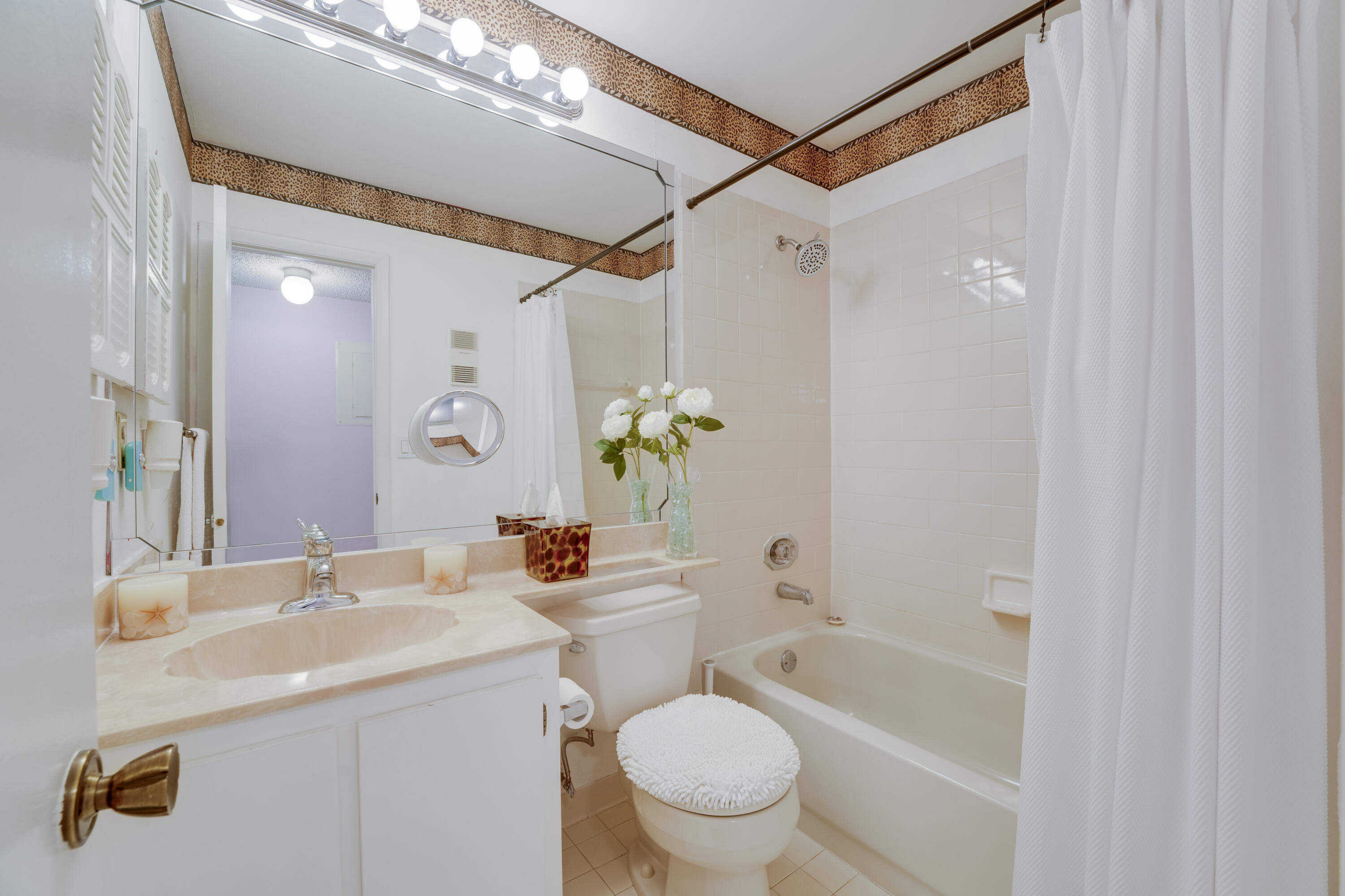 DUNBAR WOODS CONDO I II AND III IN OR4410P782, - Residential