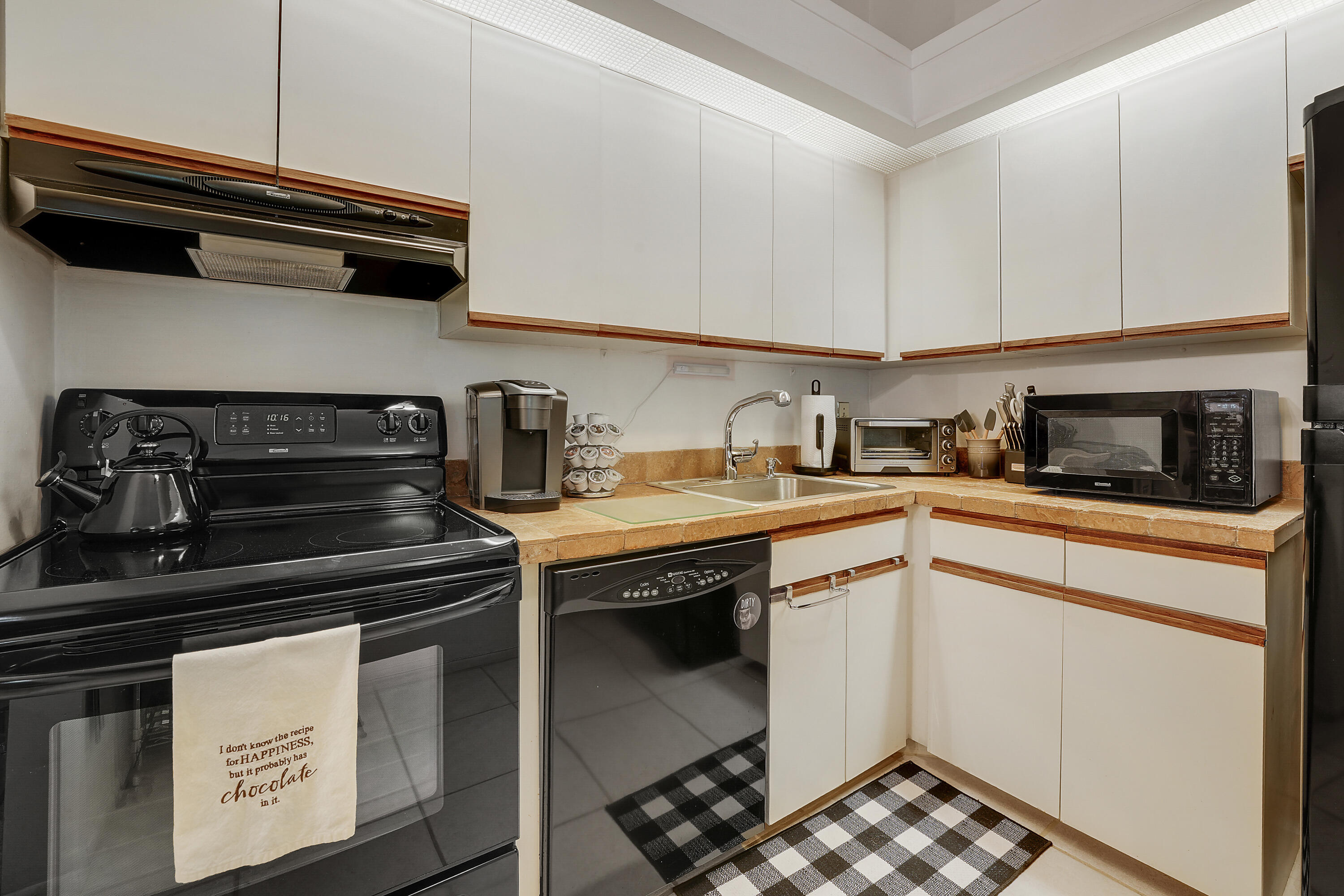 DUNBAR WOODS CONDO I II AND III IN OR4410P782, - Residential