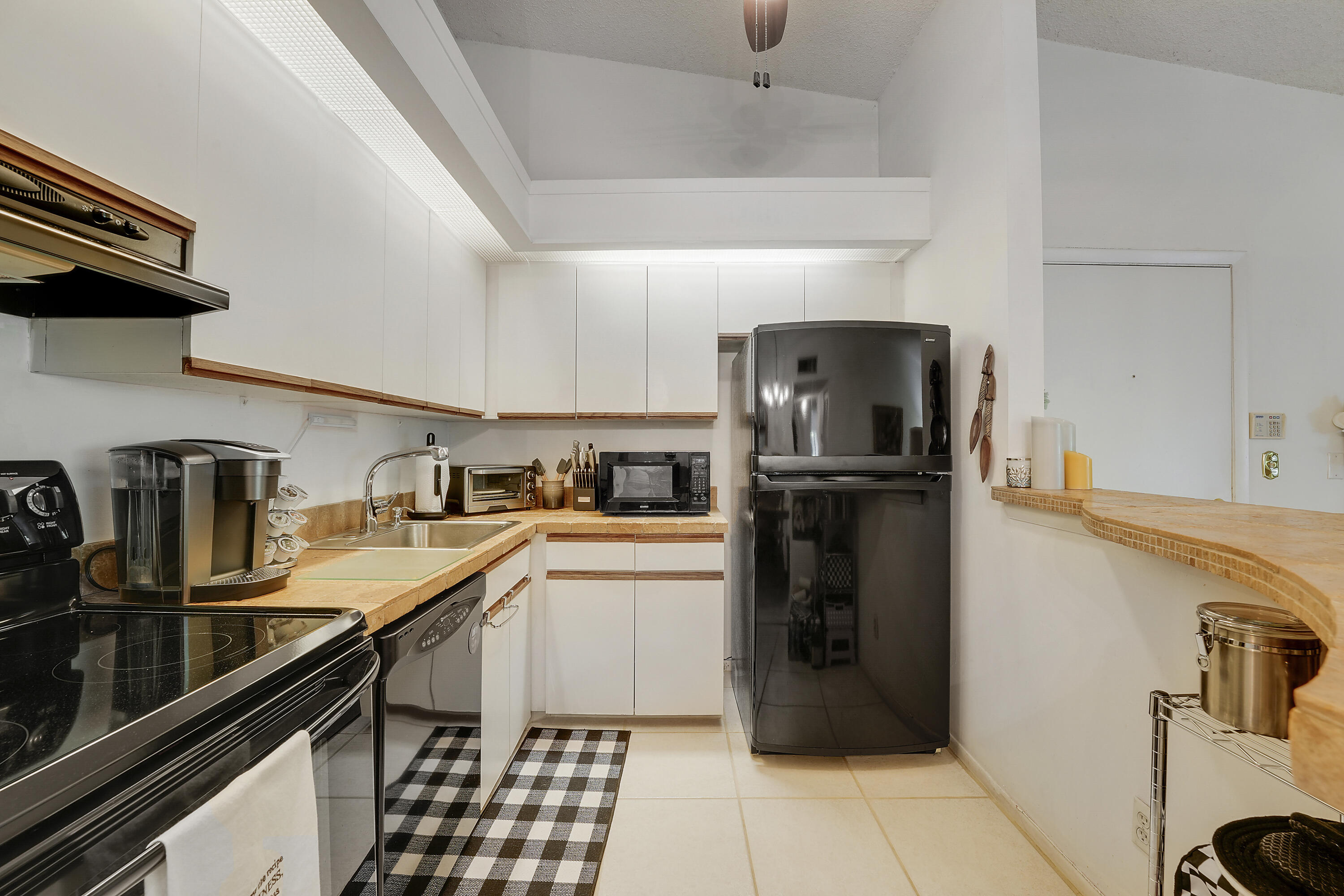 DUNBAR WOODS CONDO I II AND III IN OR4410P782, - Residential