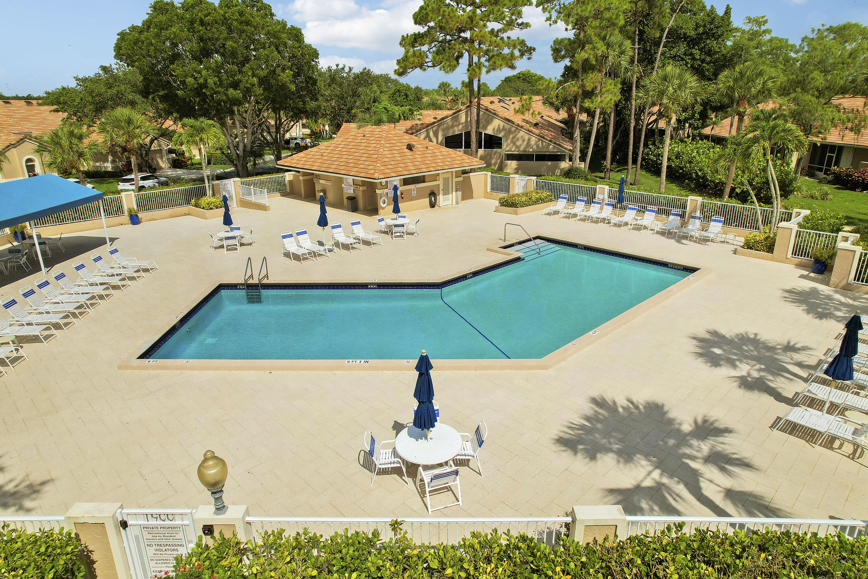 DUNBAR WOODS CONDO I II AND III IN OR4410P782, - Residential