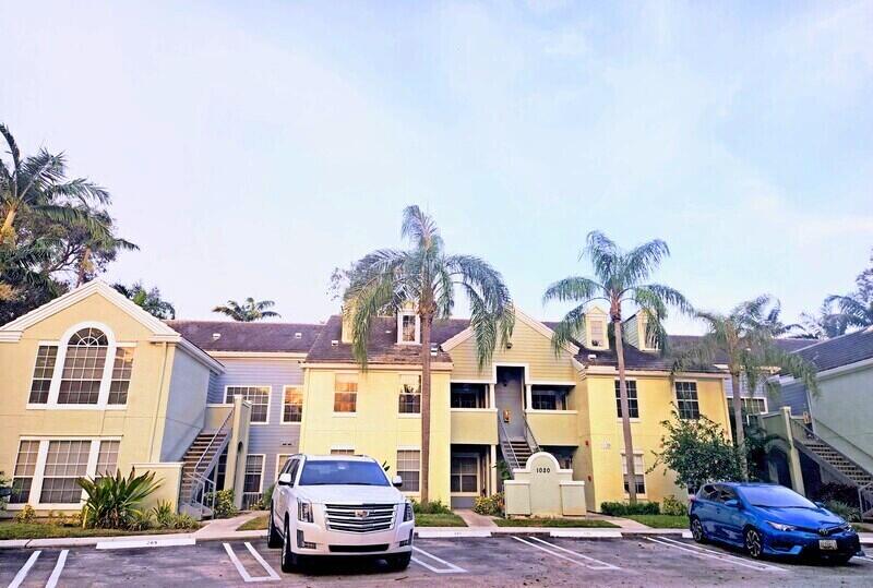 1/1 condo located in the highly desired gated community of Bahia Delray. Conveniently located east of I95, minutes from the beach and downtown Delray. Bright and airy featuring vaulted ceilings, Tile flooring in living room, kitchen and common area spaces, and newly installed LVP flooring in the bedroom. An Open kitchen with Granite countertops, stainless steel appliances, Full size washer and dryer with stotage as well an extra storage closet available outside the front door of the unit! Beautiful resort style-pet friendly community with gated entry, community pool, clubhouse, gym and onsite management. This is the perfect unit for any scenario and its pleasure to Welcome the next owner Home!