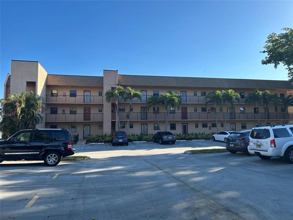 Beatufull remodeled! updated 1-bedroom, 1.5-bath condo in the heart of Sunrise. Located in a 55+ senior community of Sunrise Lakes Phase IV Inc 1, this charming unit features modern flooring throughout,  and refreshed bathrooms, great view