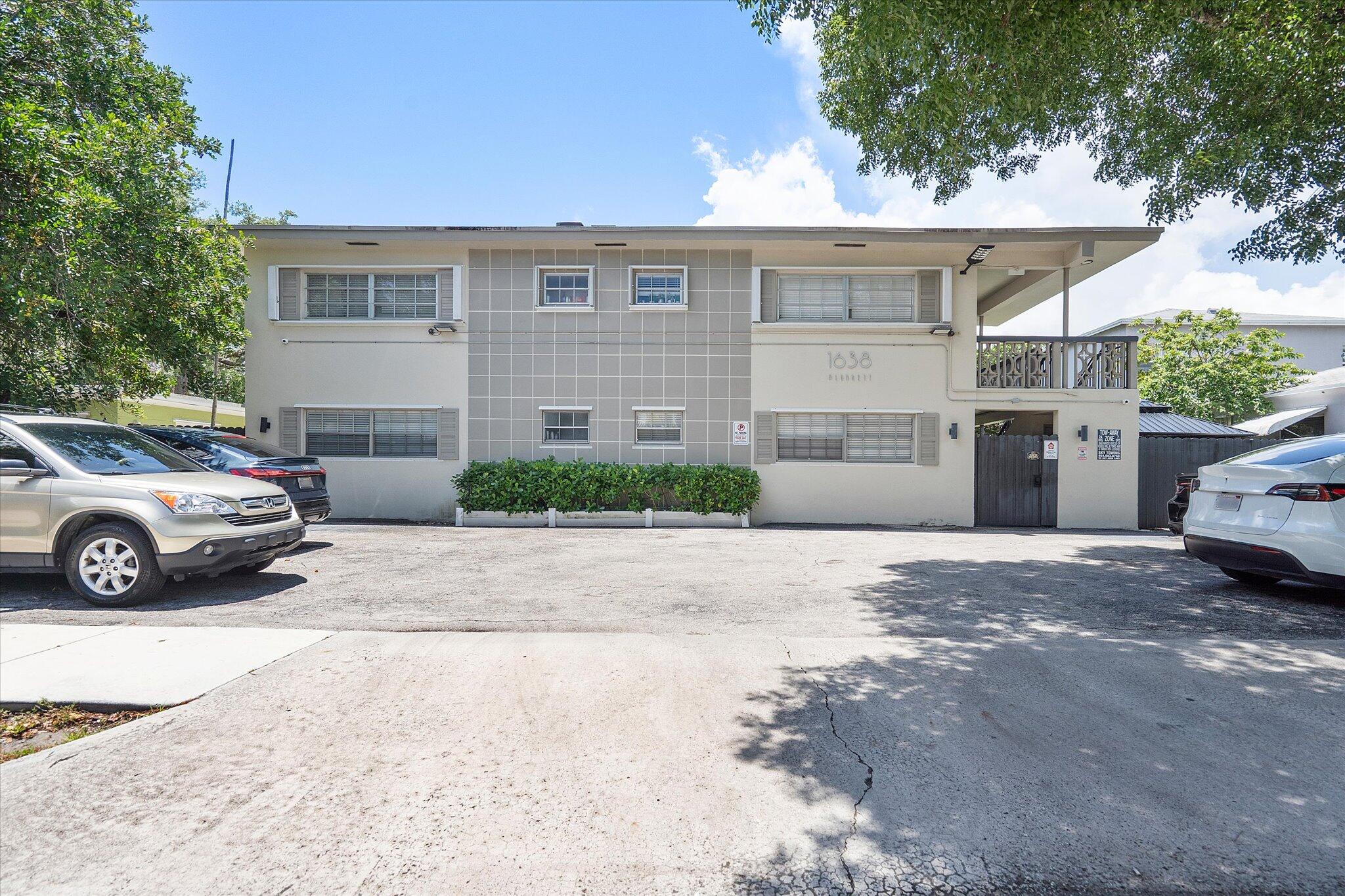 HOLLYWOOD SOUTH SIDE ADD - Residential Lease