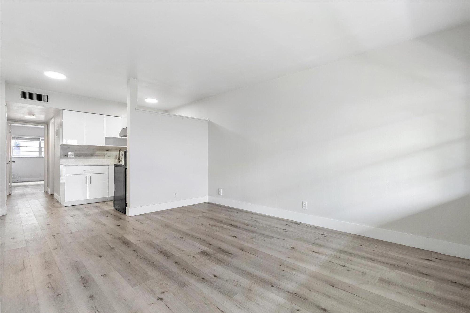 HOLLYWOOD SOUTH SIDE ADD - Residential Lease