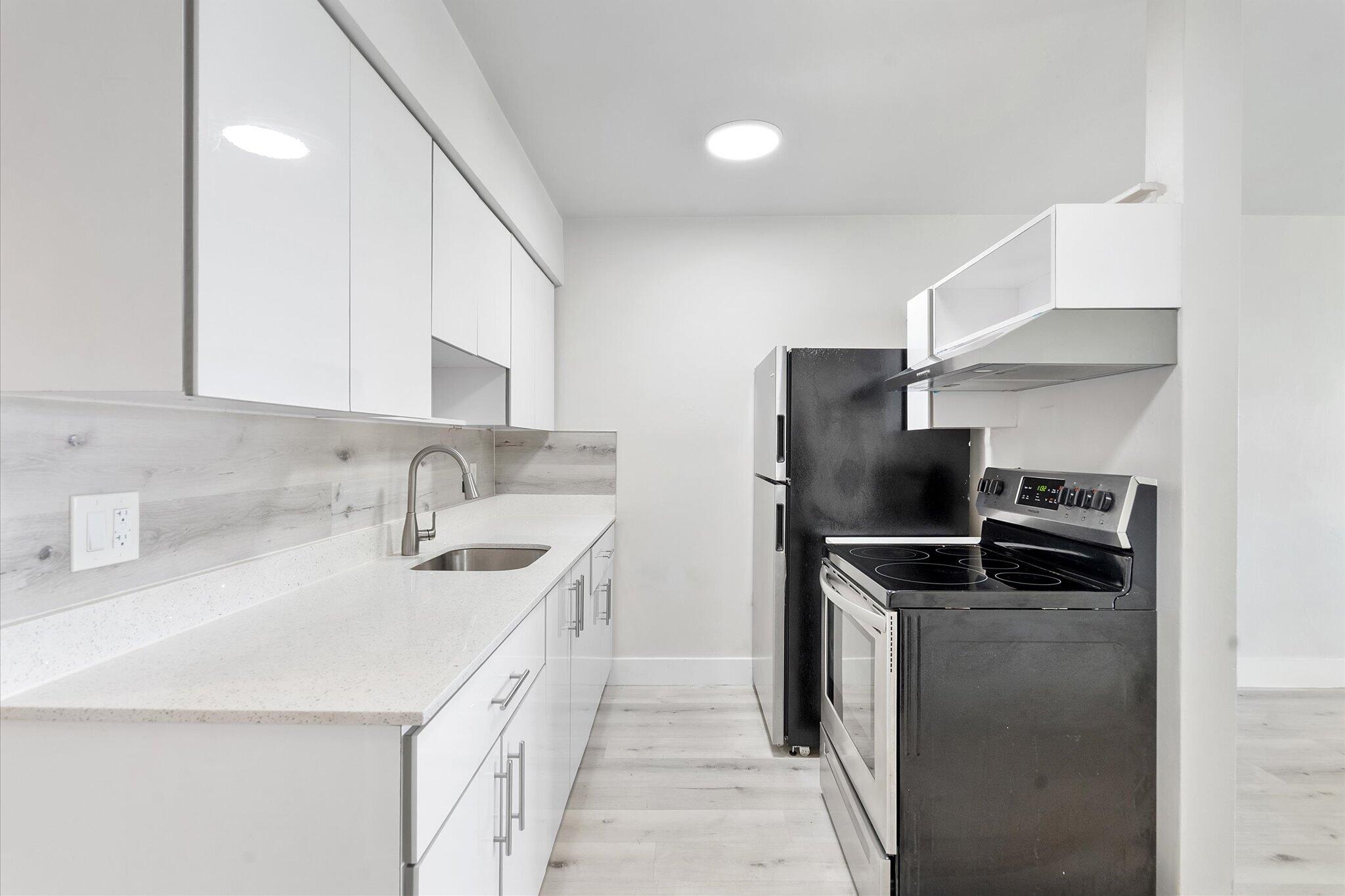 HOLLYWOOD SOUTH SIDE ADD - Residential Lease