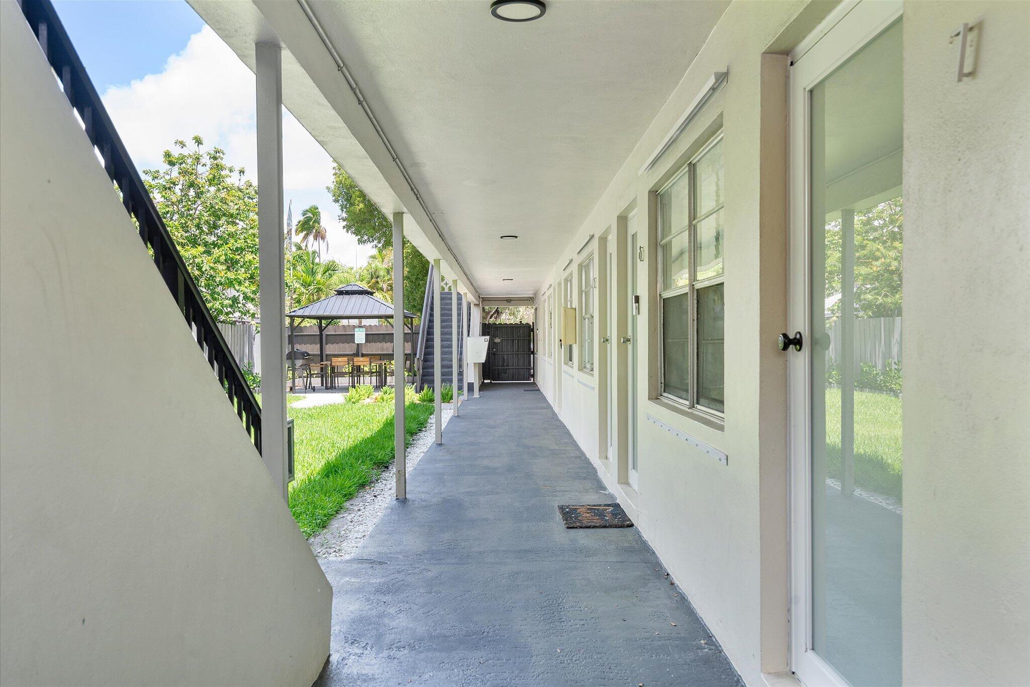 HOLLYWOOD SOUTH SIDE ADD - Residential Lease