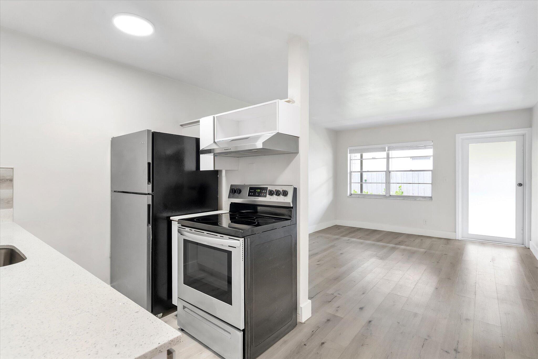 HOLLYWOOD SOUTH SIDE ADD - Residential Lease