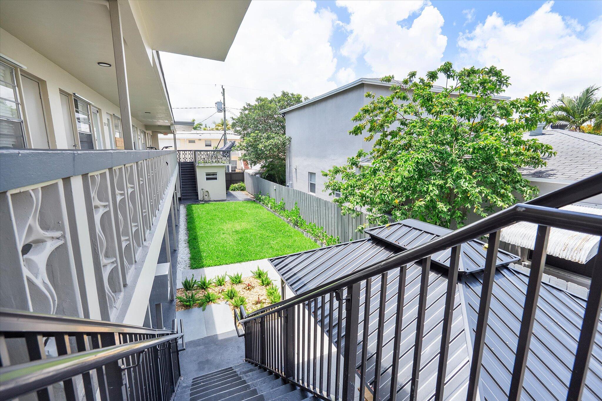 HOLLYWOOD SOUTH SIDE ADD - Residential Lease