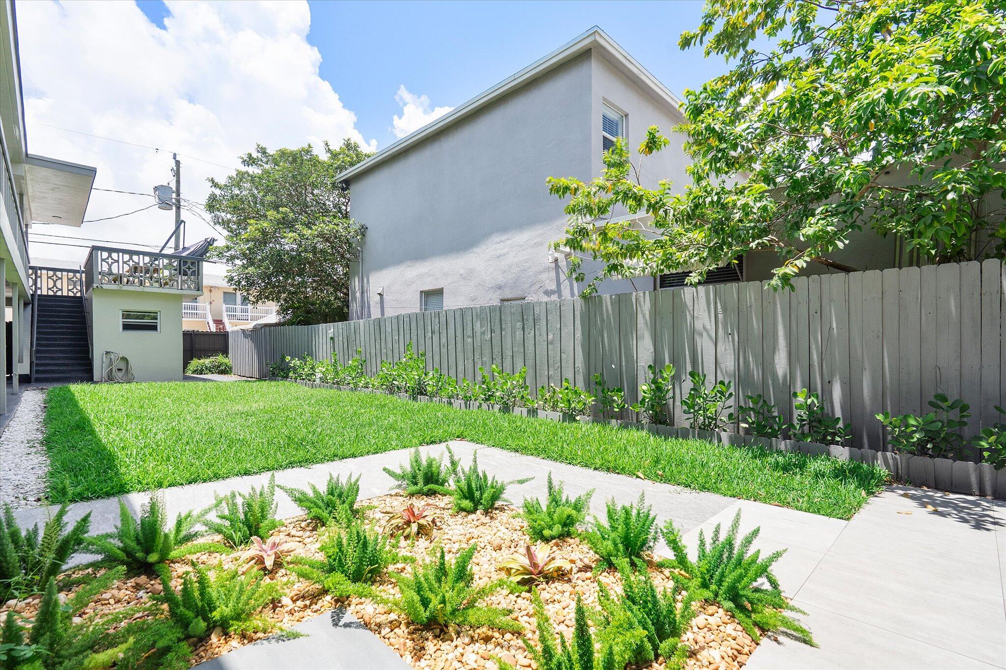 HOLLYWOOD SOUTH SIDE ADD - Residential Lease