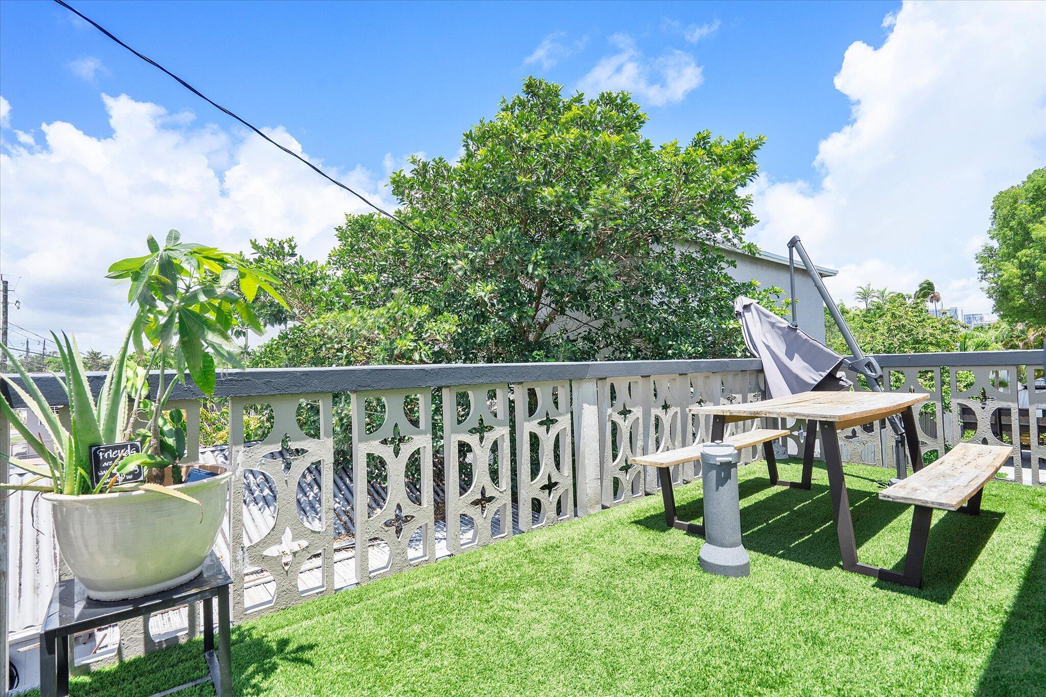 HOLLYWOOD SOUTH SIDE ADD - Residential Lease