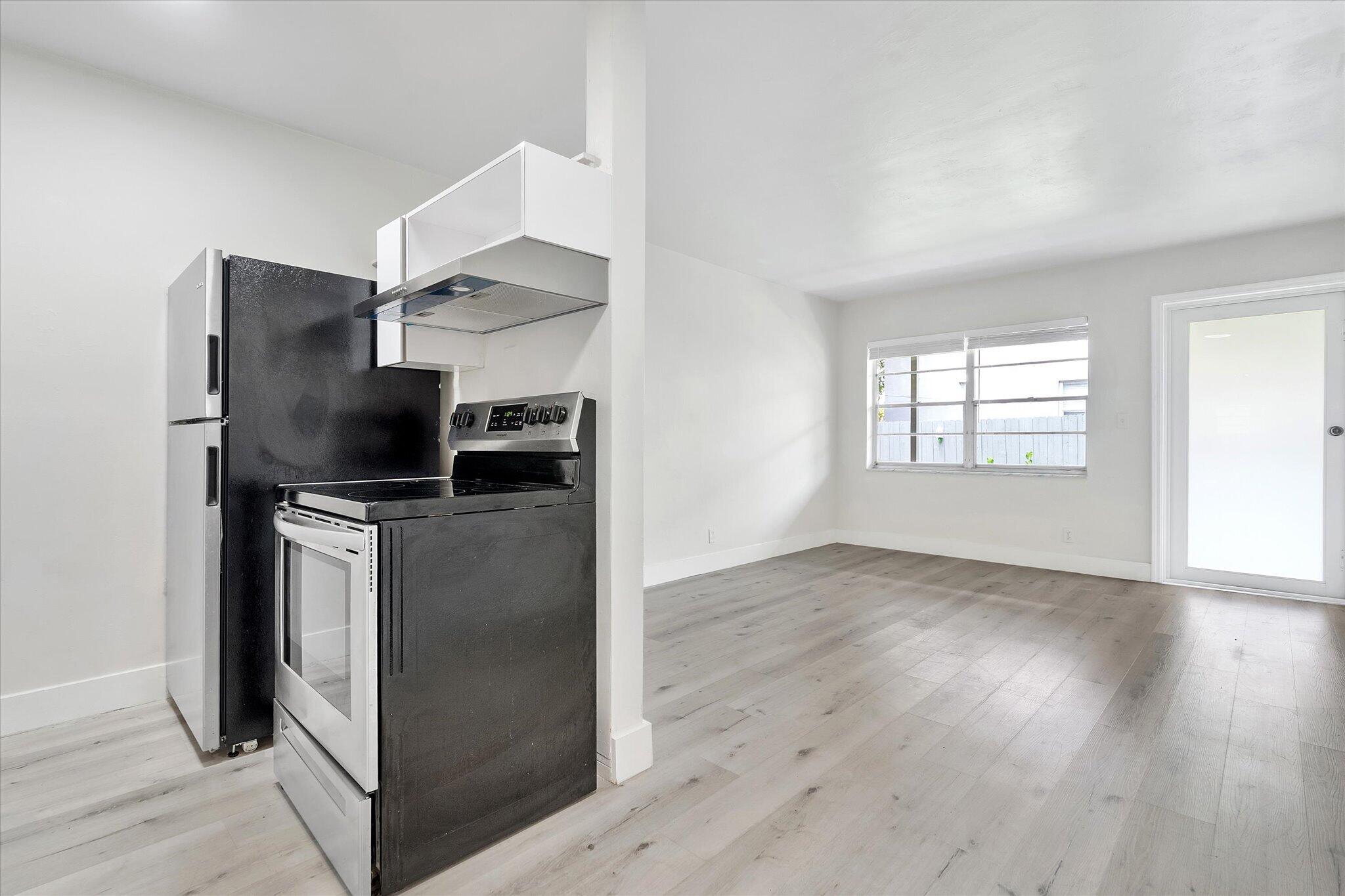 HOLLYWOOD SOUTH SIDE ADD - Residential Lease