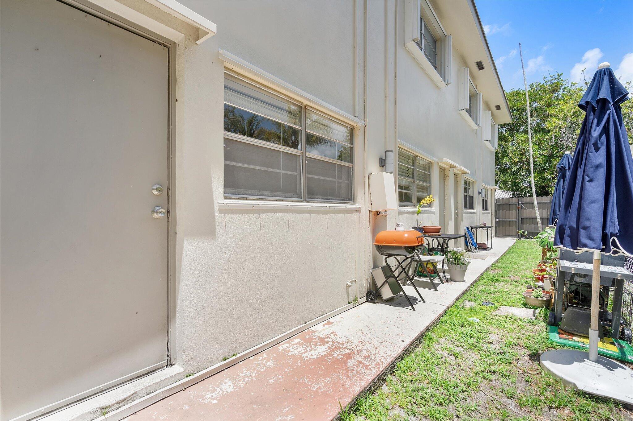 HOLLYWOOD SOUTH SIDE ADD - Residential Lease