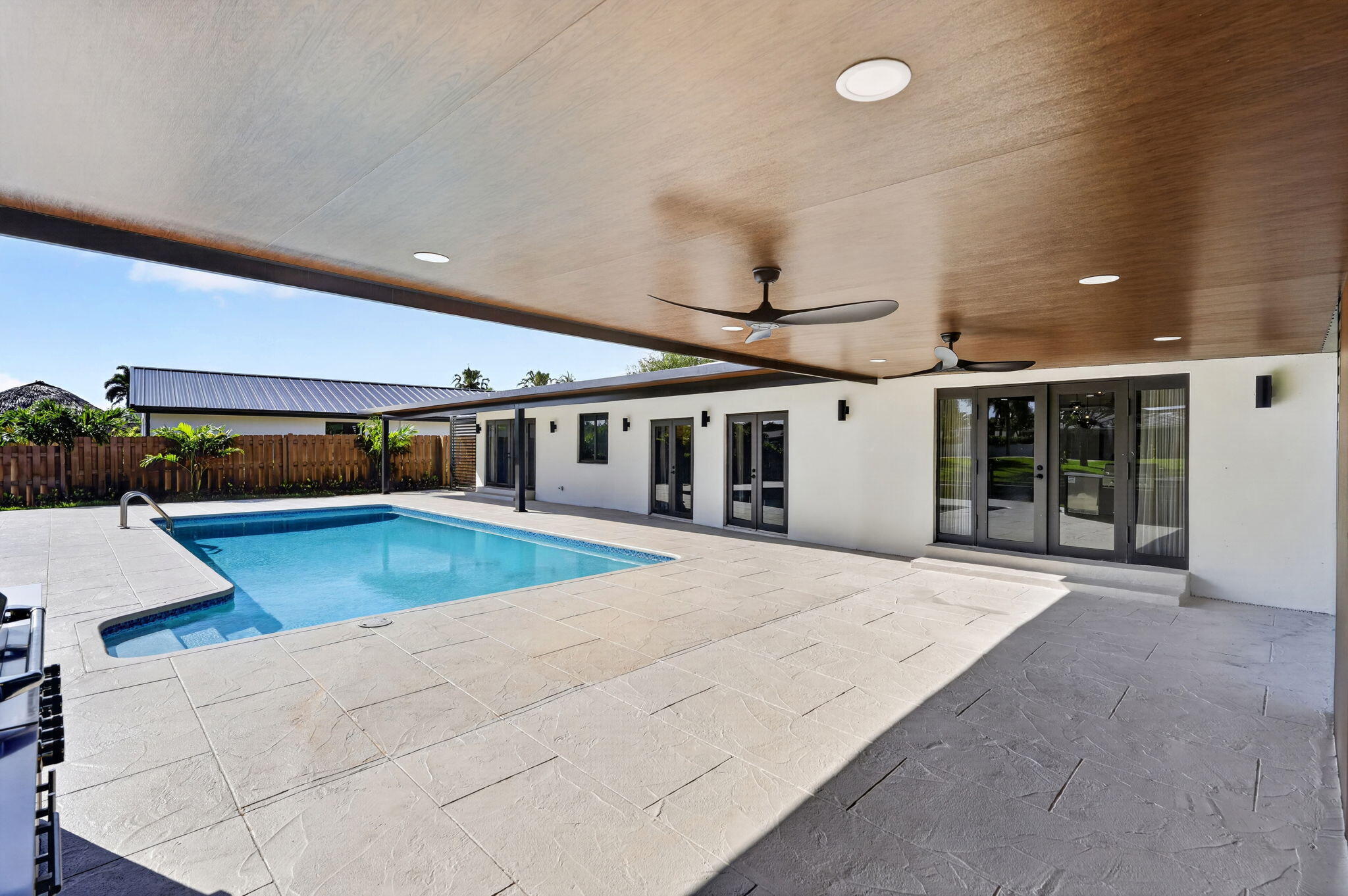 JUNO ISLES 3 - Residential Lease