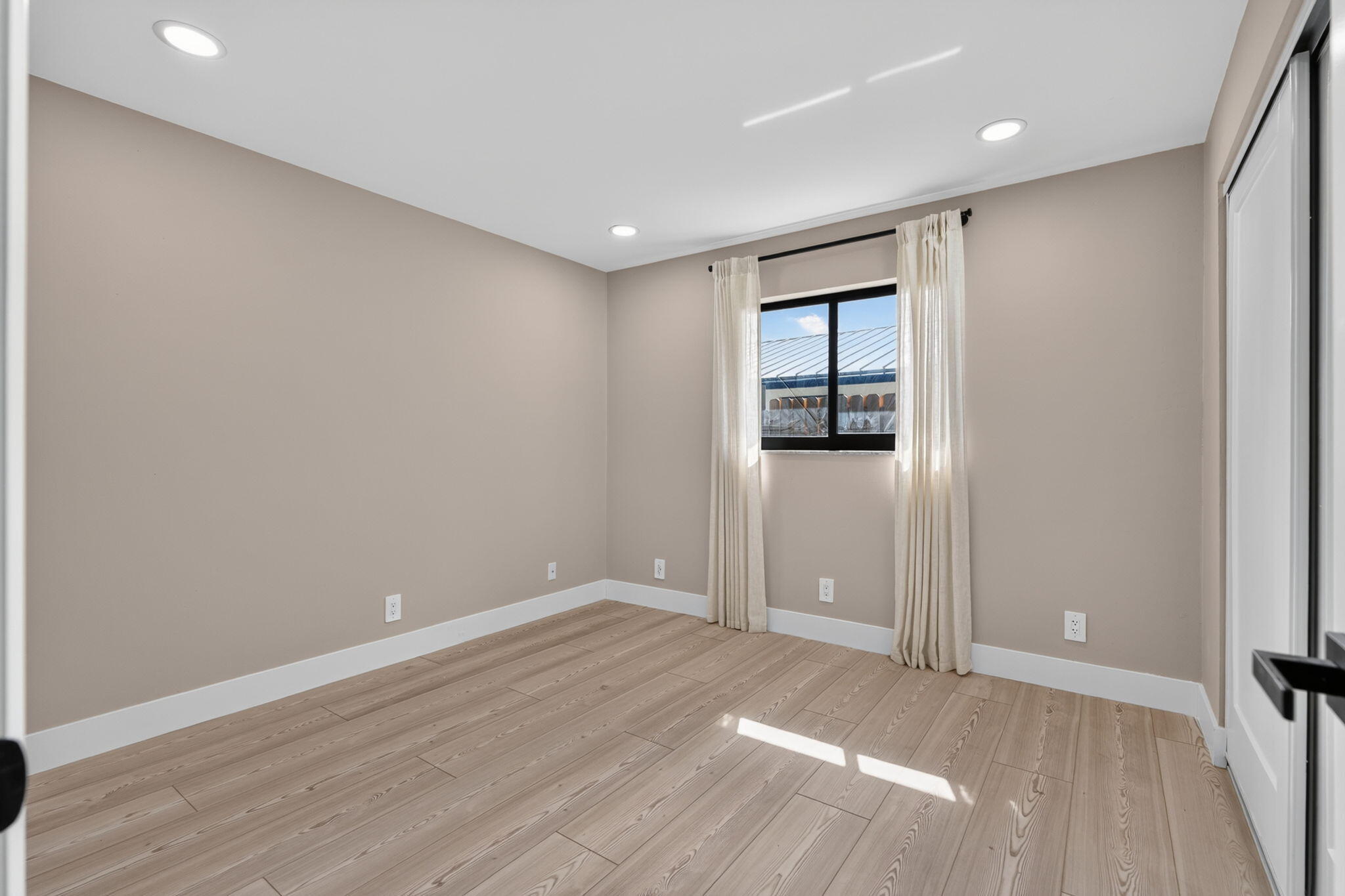 JUNO ISLES 3 - Residential Lease