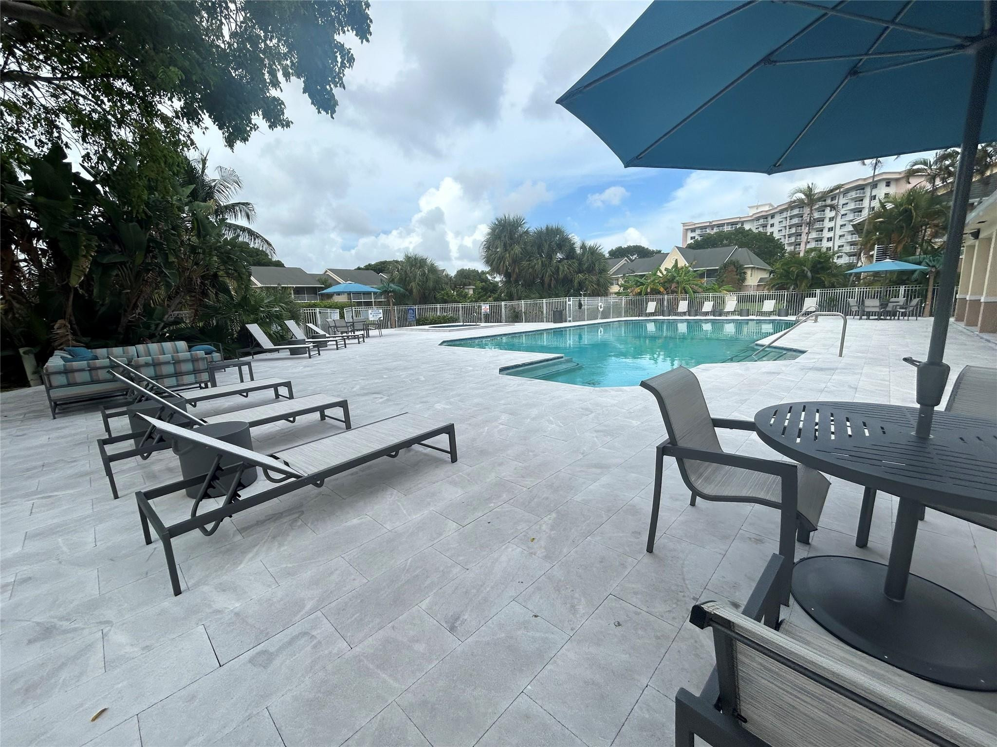 BREEZES AT PALM AIRE CONDO - Residential