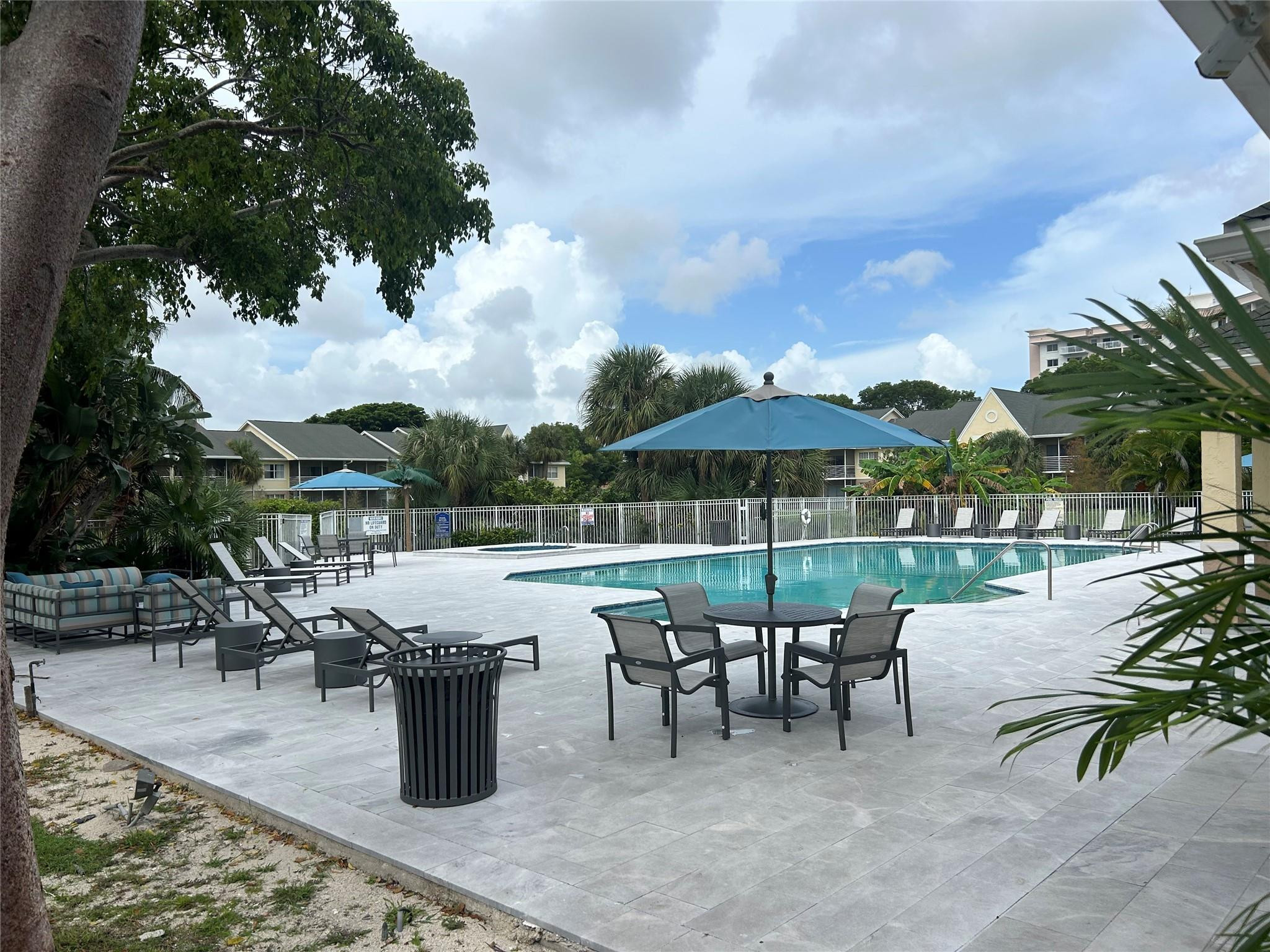BREEZES AT PALM AIRE CONDO - Residential